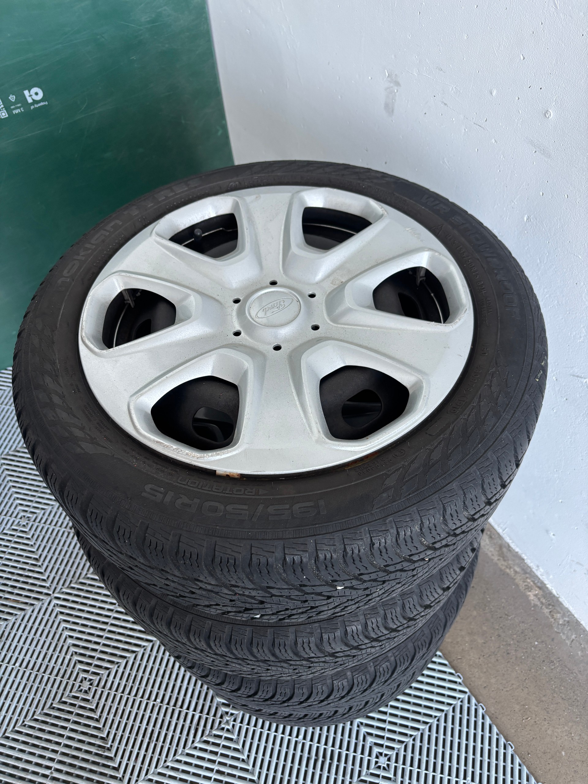 FORD Fiesta 1.4 16V Trend Automatic-image-12