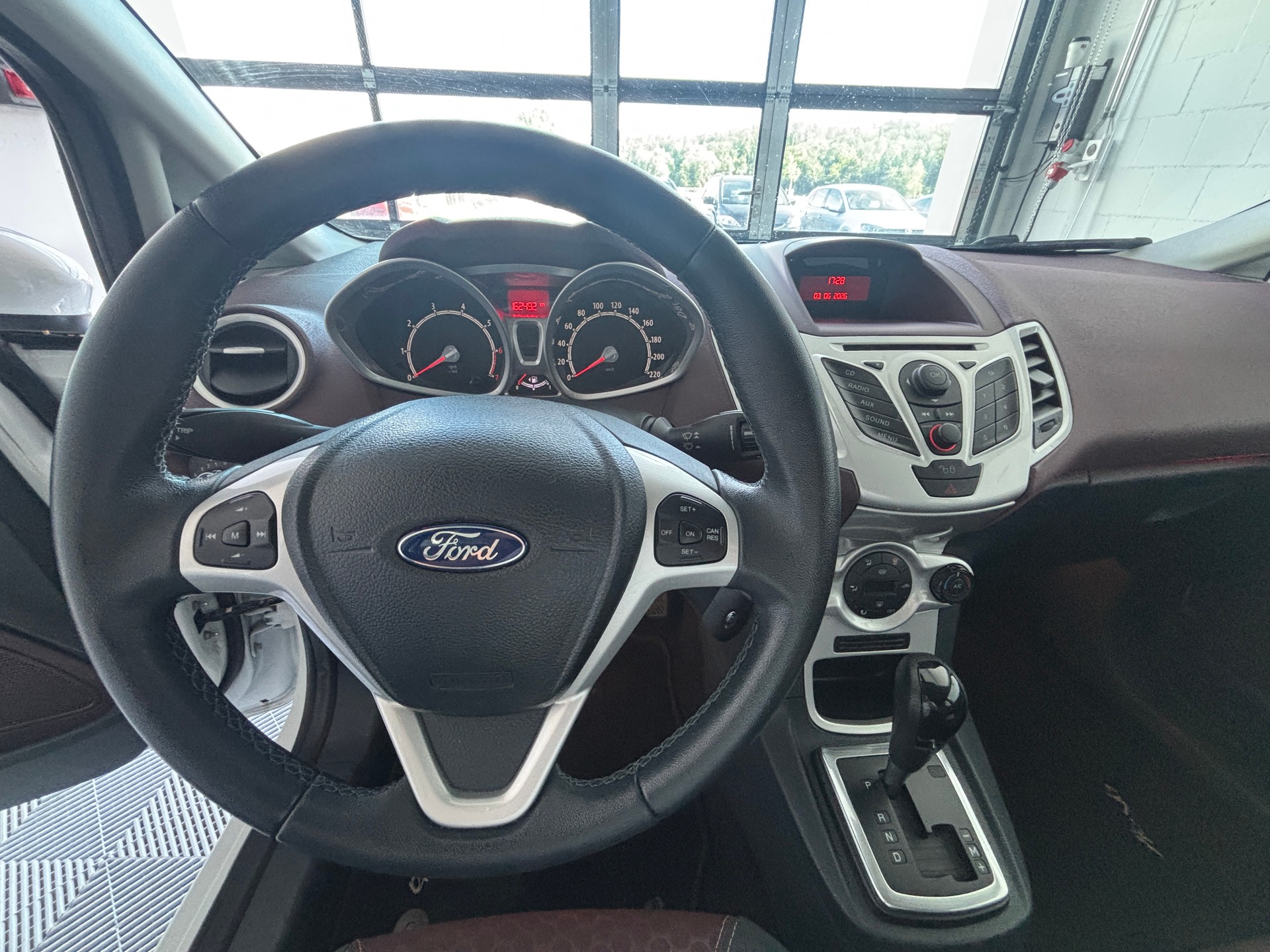 FORD Fiesta 1.4 16V Trend Automatic-image-8