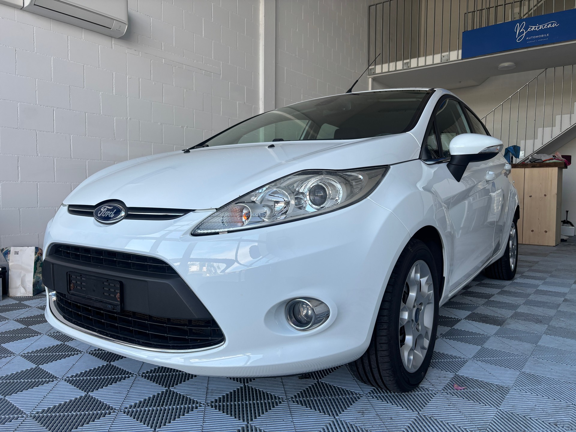 FORD Fiesta 1.4 16V Trend Automatic-image-0