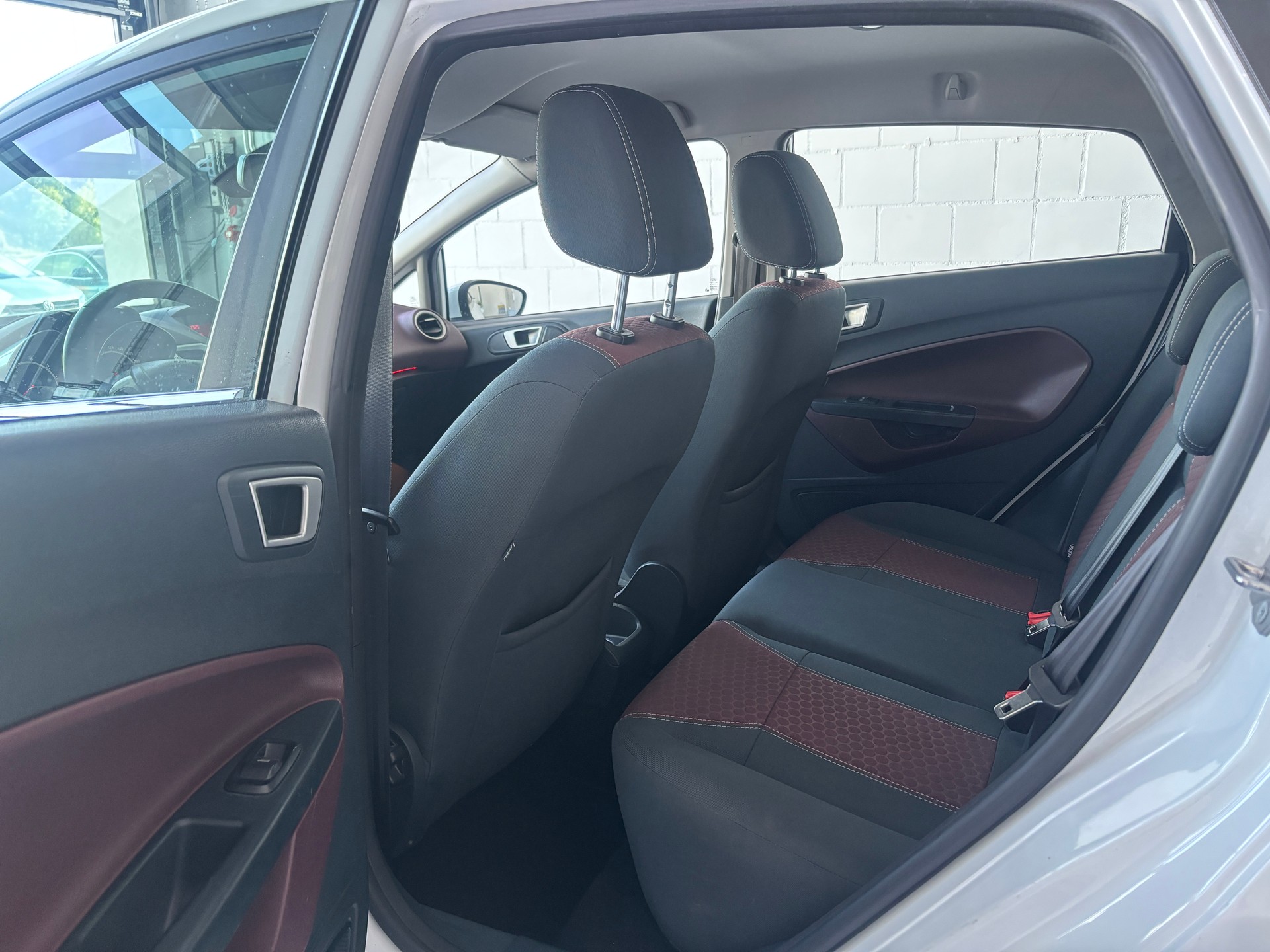 FORD Fiesta 1.4 16V Trend Automatic-image-9
