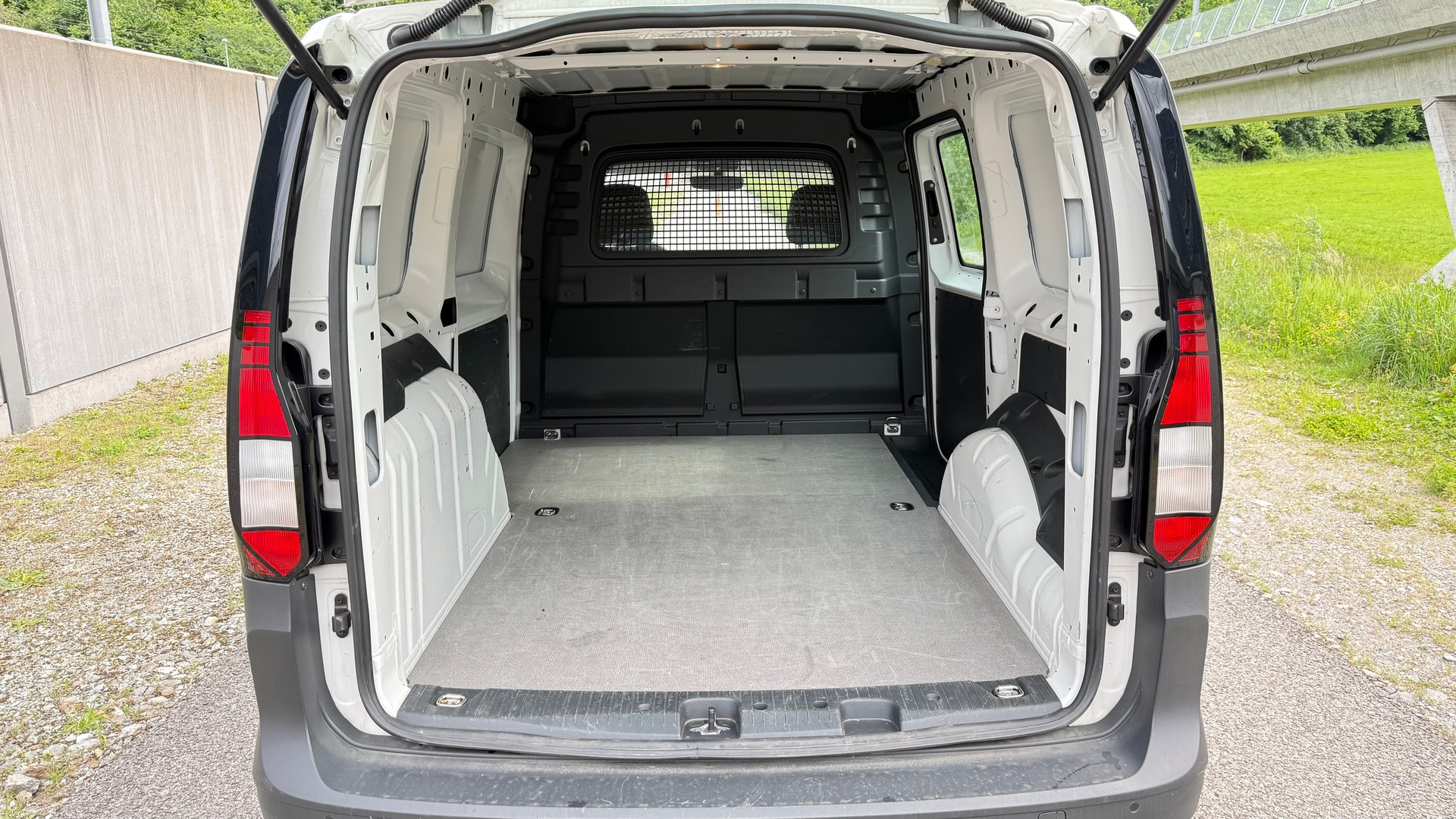 VW Caddy Cargo 2.0TDI Entry Maxi-image-4