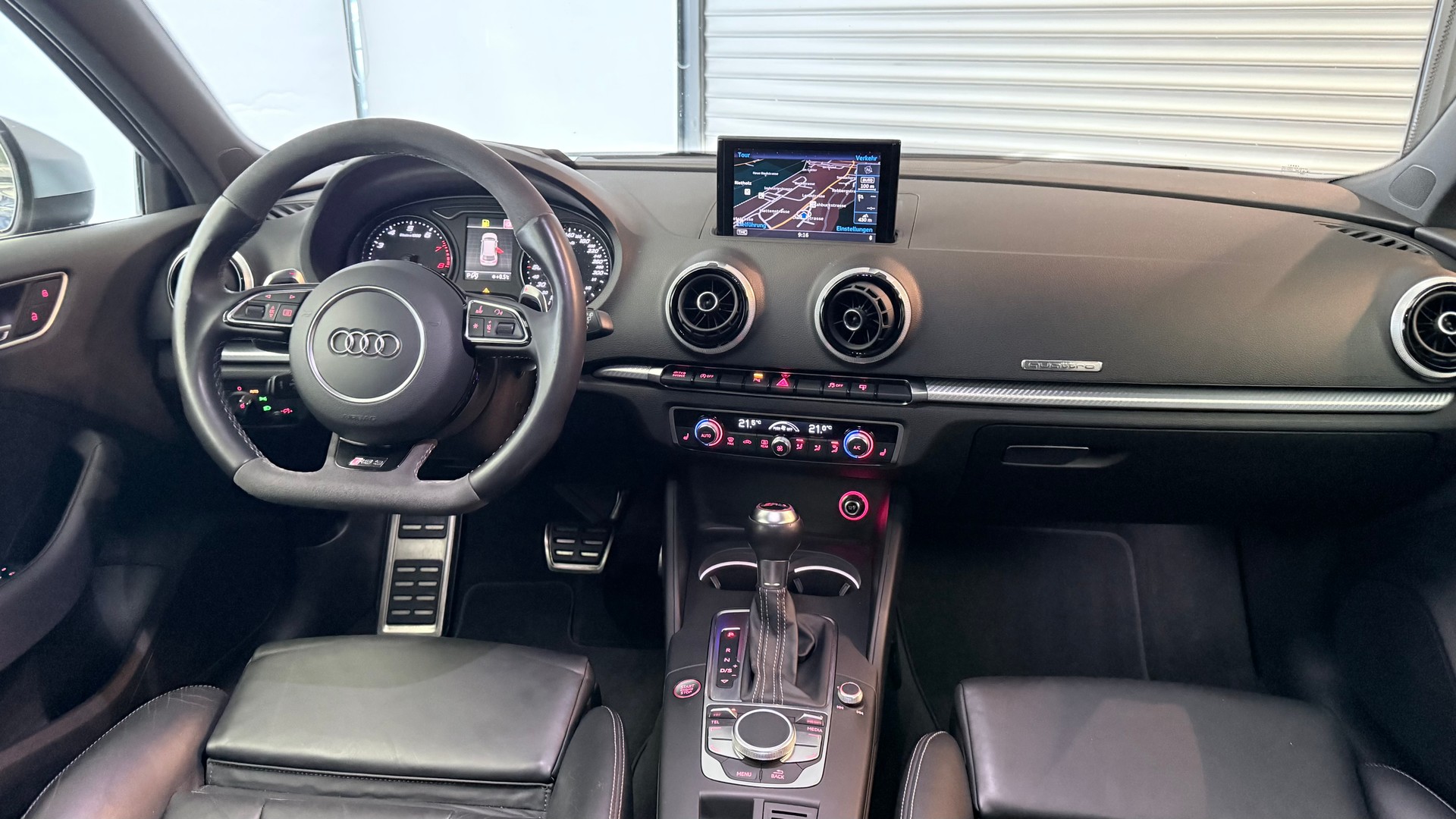 AUDI RS3 Sportback 2.5 T FSI quattro S-Tronic-image-4
