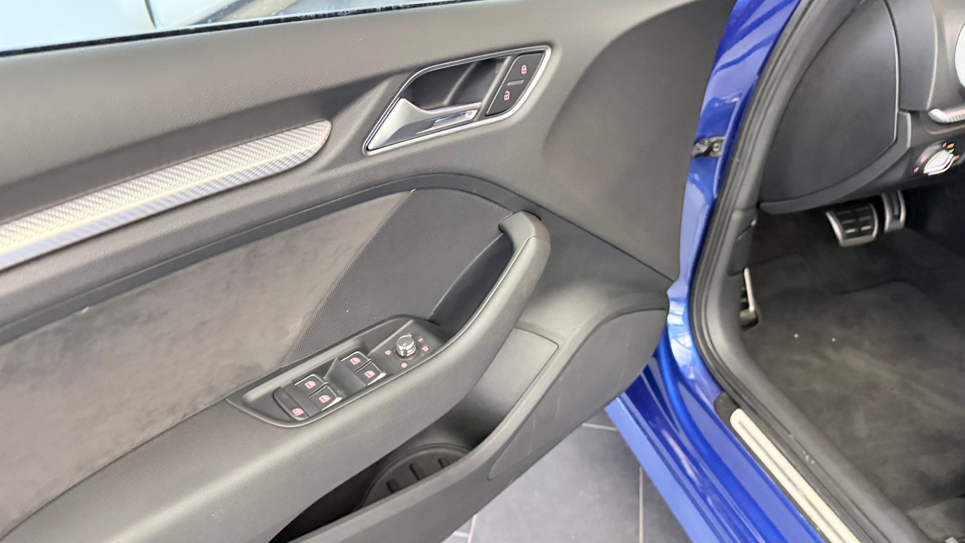 AUDI RS3 Sportback 2.5 T FSI quattro S-Tronic-image-11