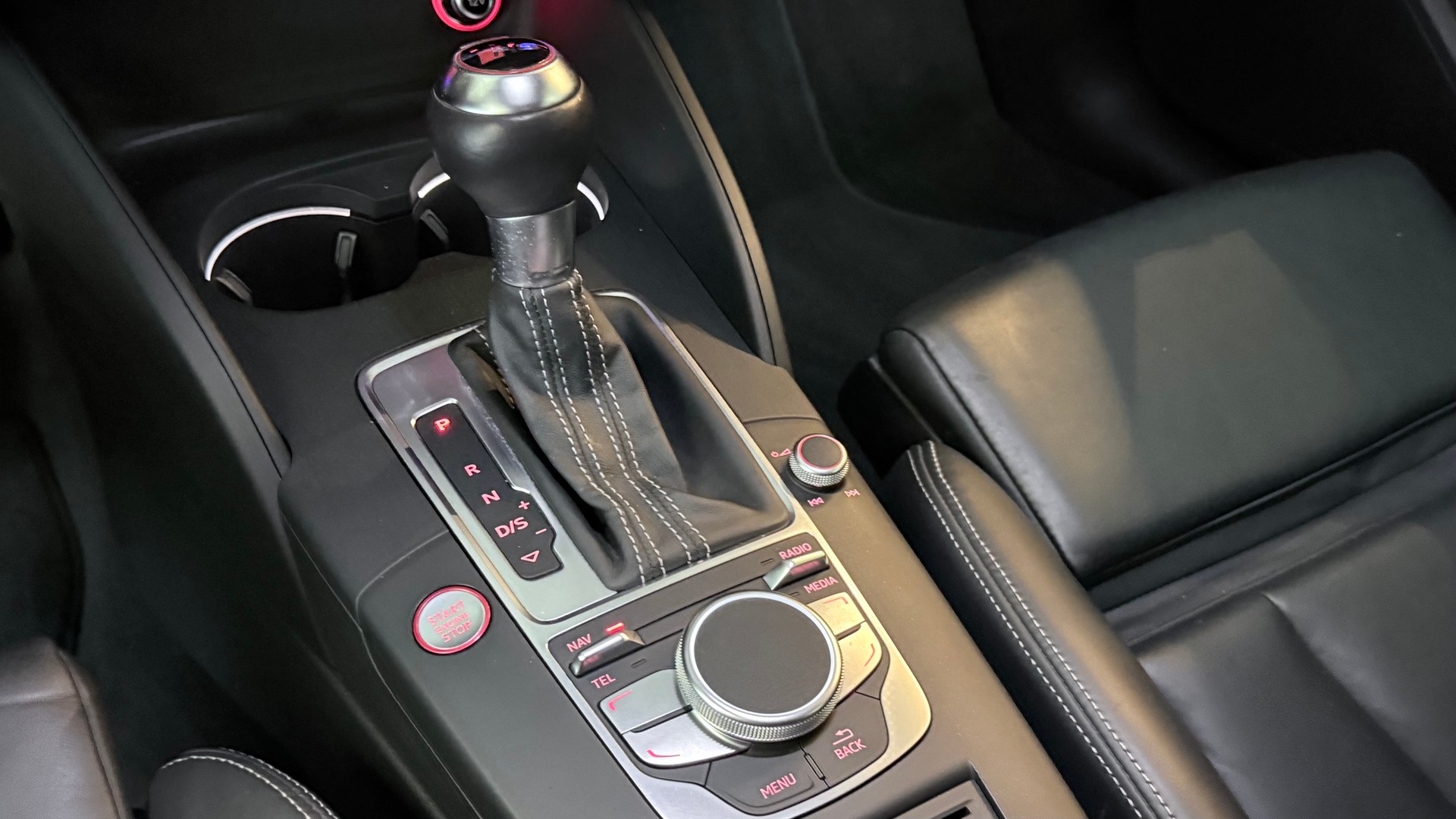 AUDI RS3 Sportback 2.5 T FSI quattro S-Tronic-image-10