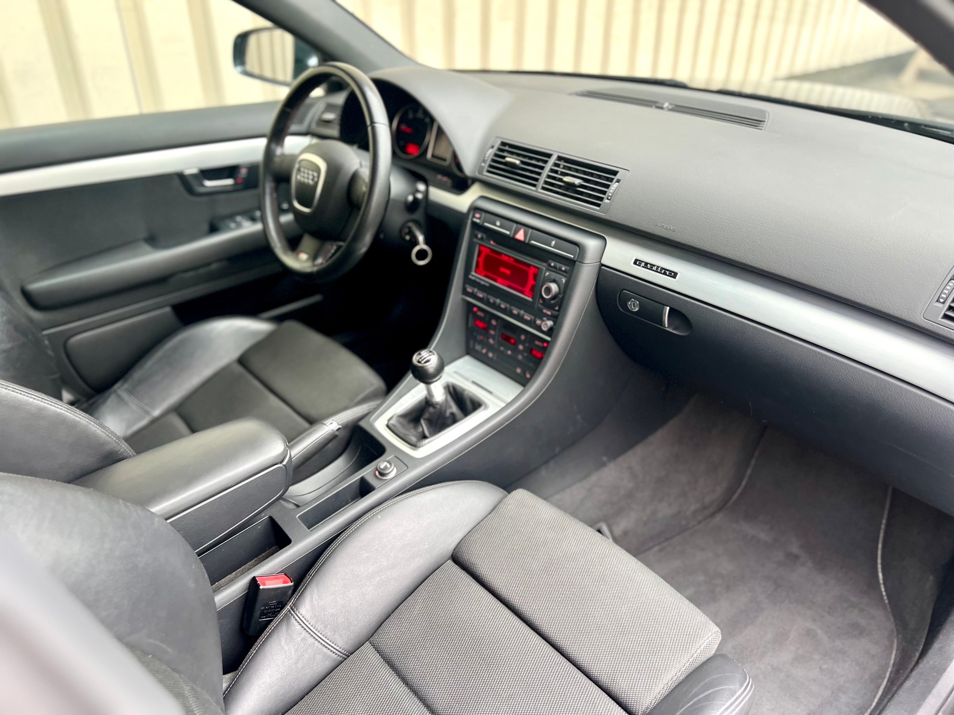 AUDI A4 Avant 2.0 TDI quattro by Nutzfahrzeugcenter Seetal-image-8
