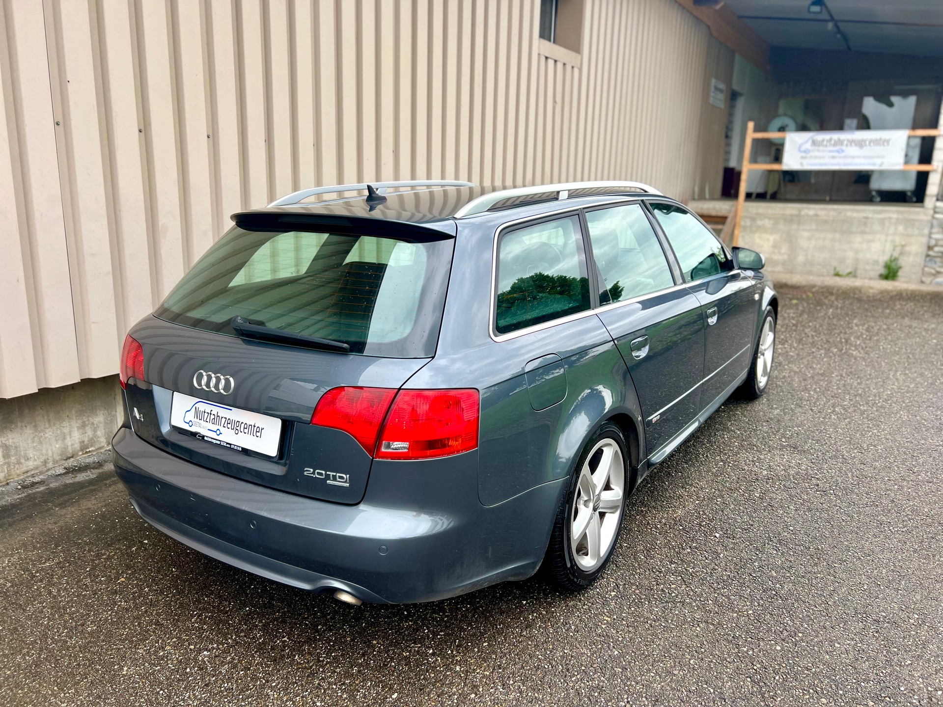 AUDI A4 Avant 2.0 TDI quattro by Nutzfahrzeugcenter Seetal-image-2