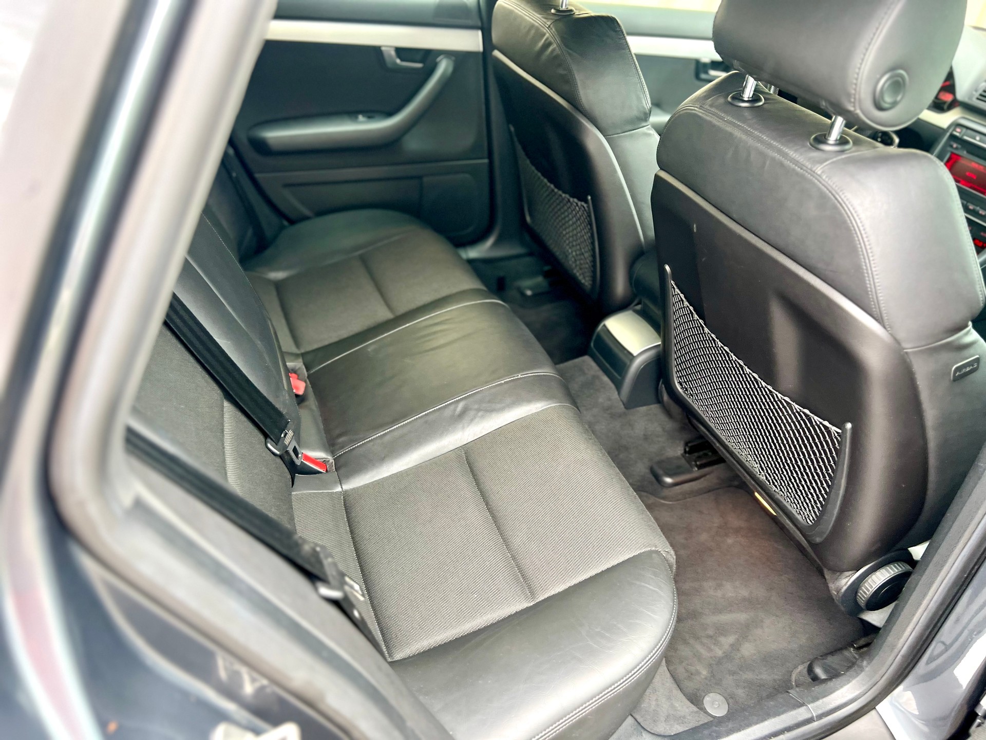 AUDI A4 Avant 2.0 TDI quattro by Nutzfahrzeugcenter Seetal-image-9