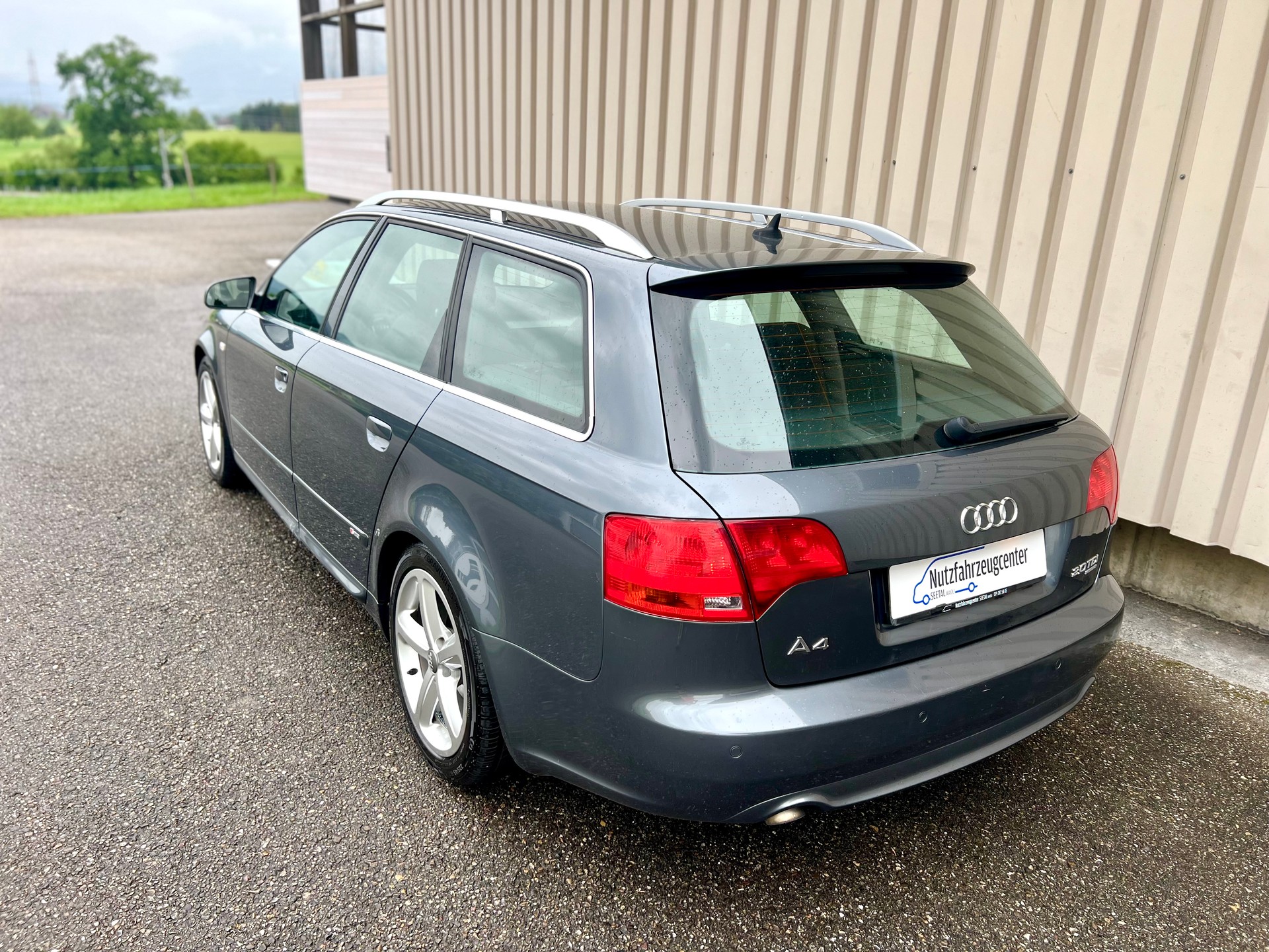 AUDI A4 Avant 2.0 TDI quattro by Nutzfahrzeugcenter Seetal-image-3