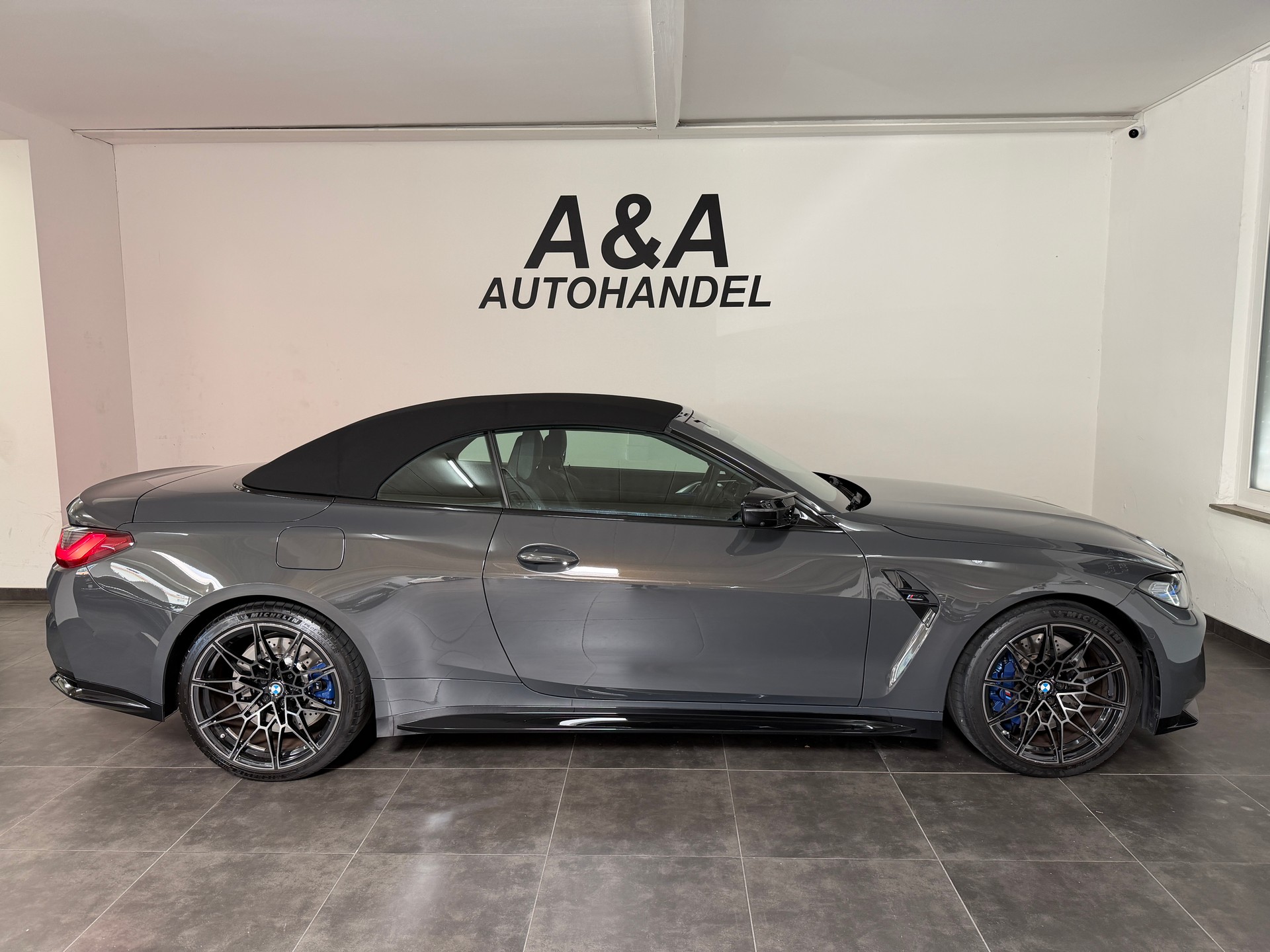 BMW M4 Cabrio Competition M xDrive-image-2