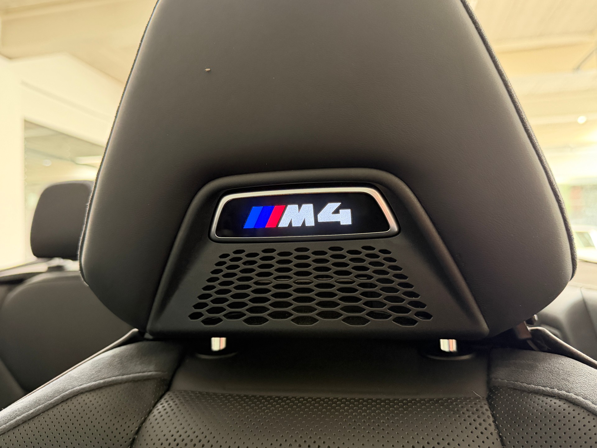 BMW M4 Cabrio Competition M xDrive-image-11
