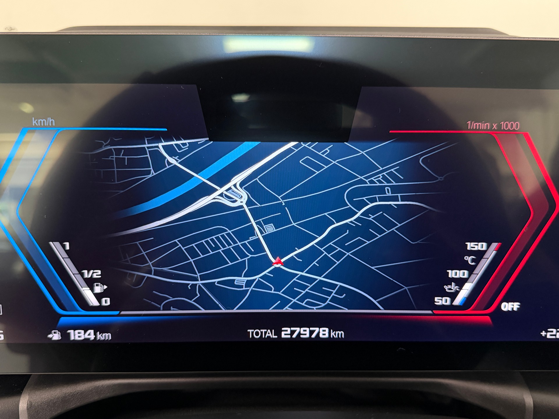 BMW M4 Cabrio Competition M xDrive-image-8