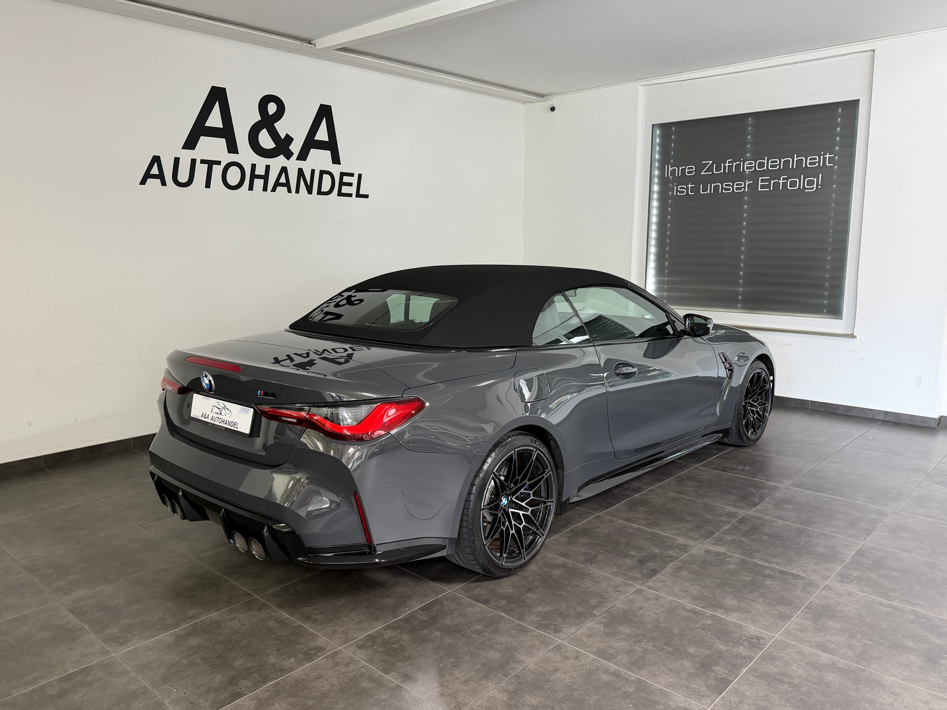 BMW M4 Cabrio Competition M xDrive-image-3