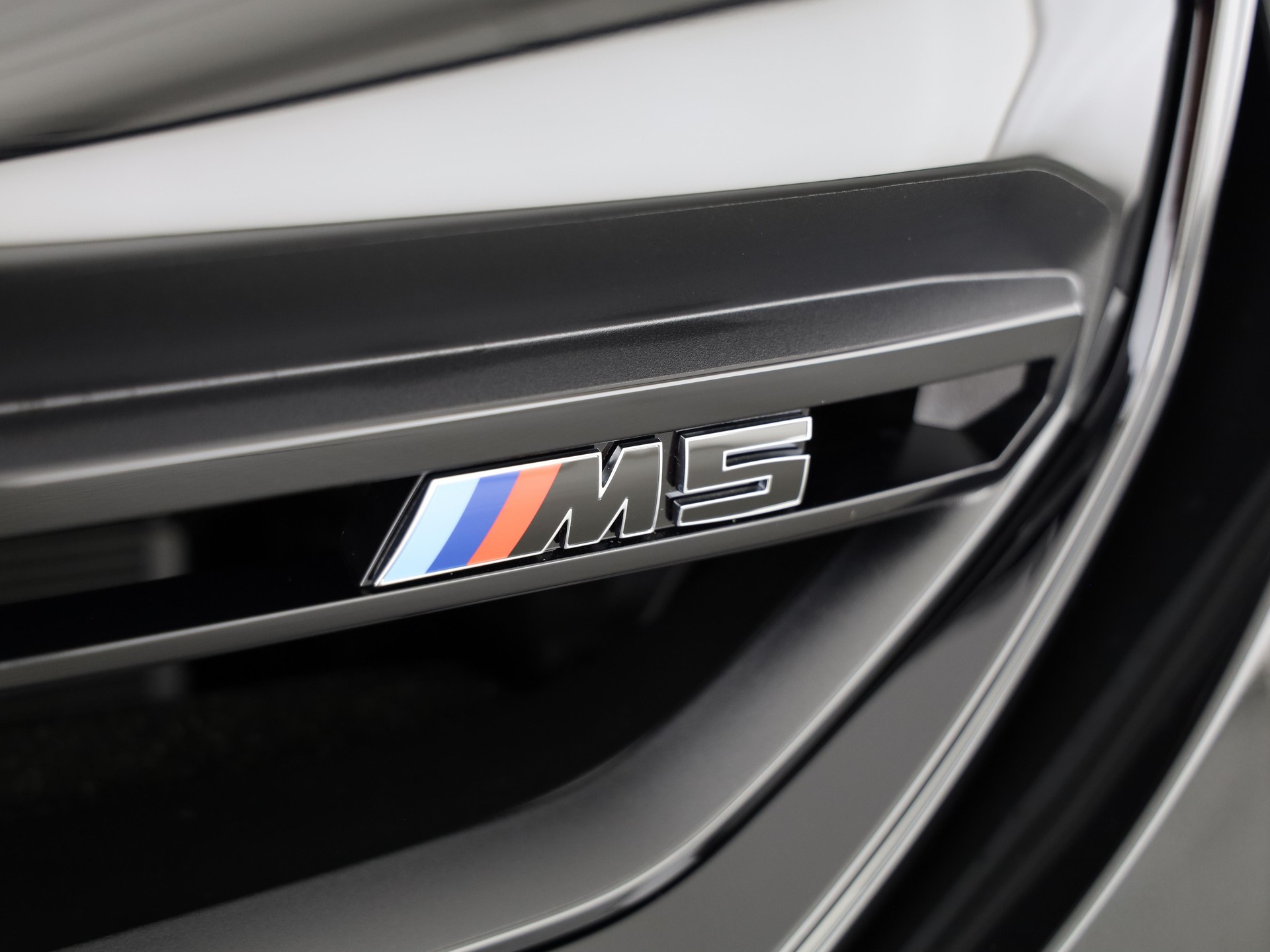 BMW M5 xDrive Touring-image-19