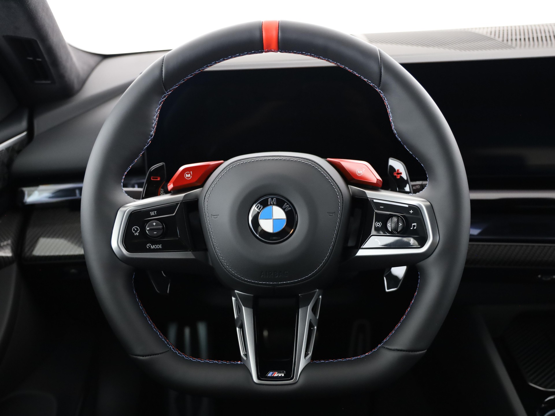 BMW M5 xDrive Touring-image-8