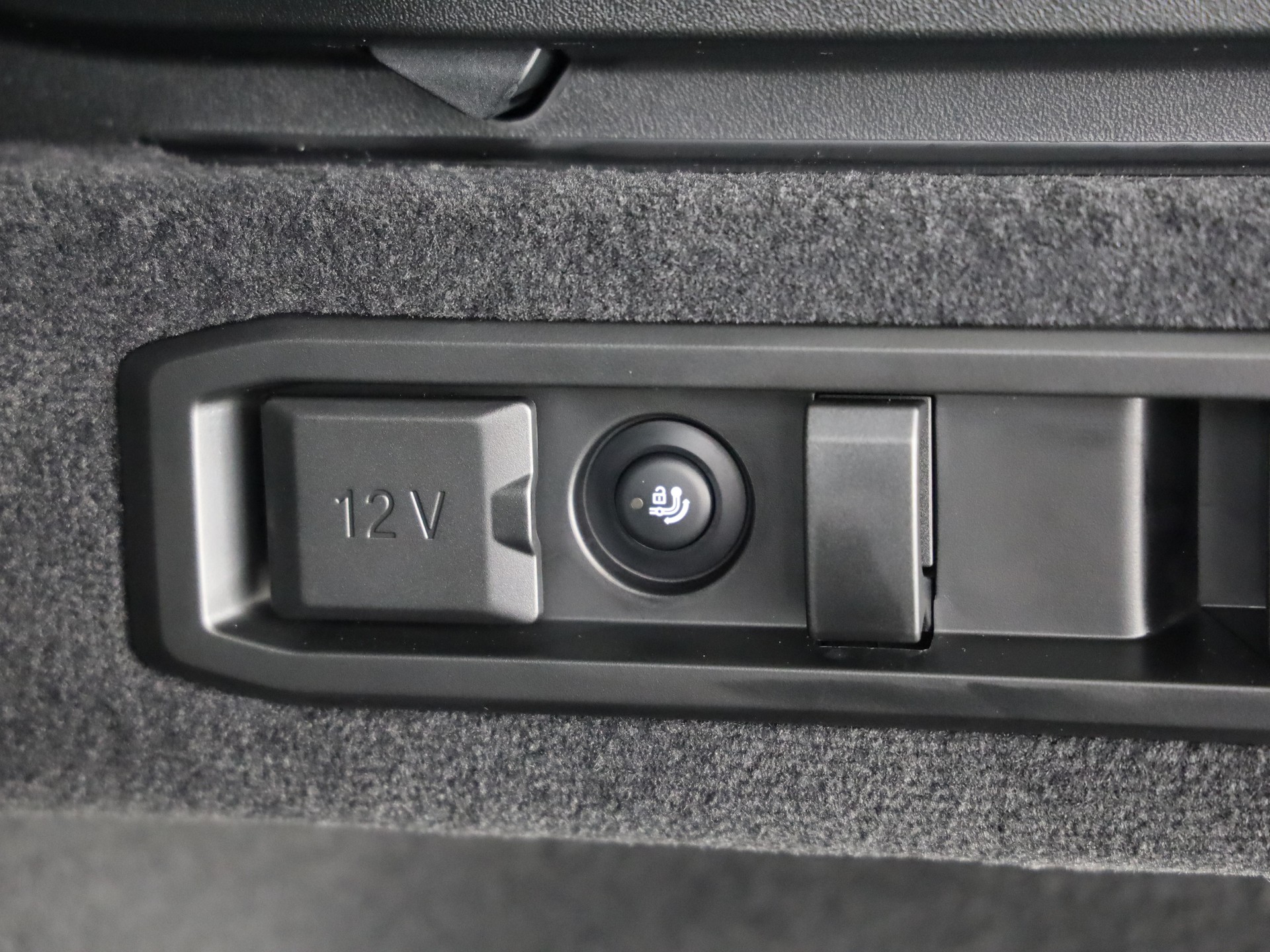 BMW M5 xDrive Touring-image-21
