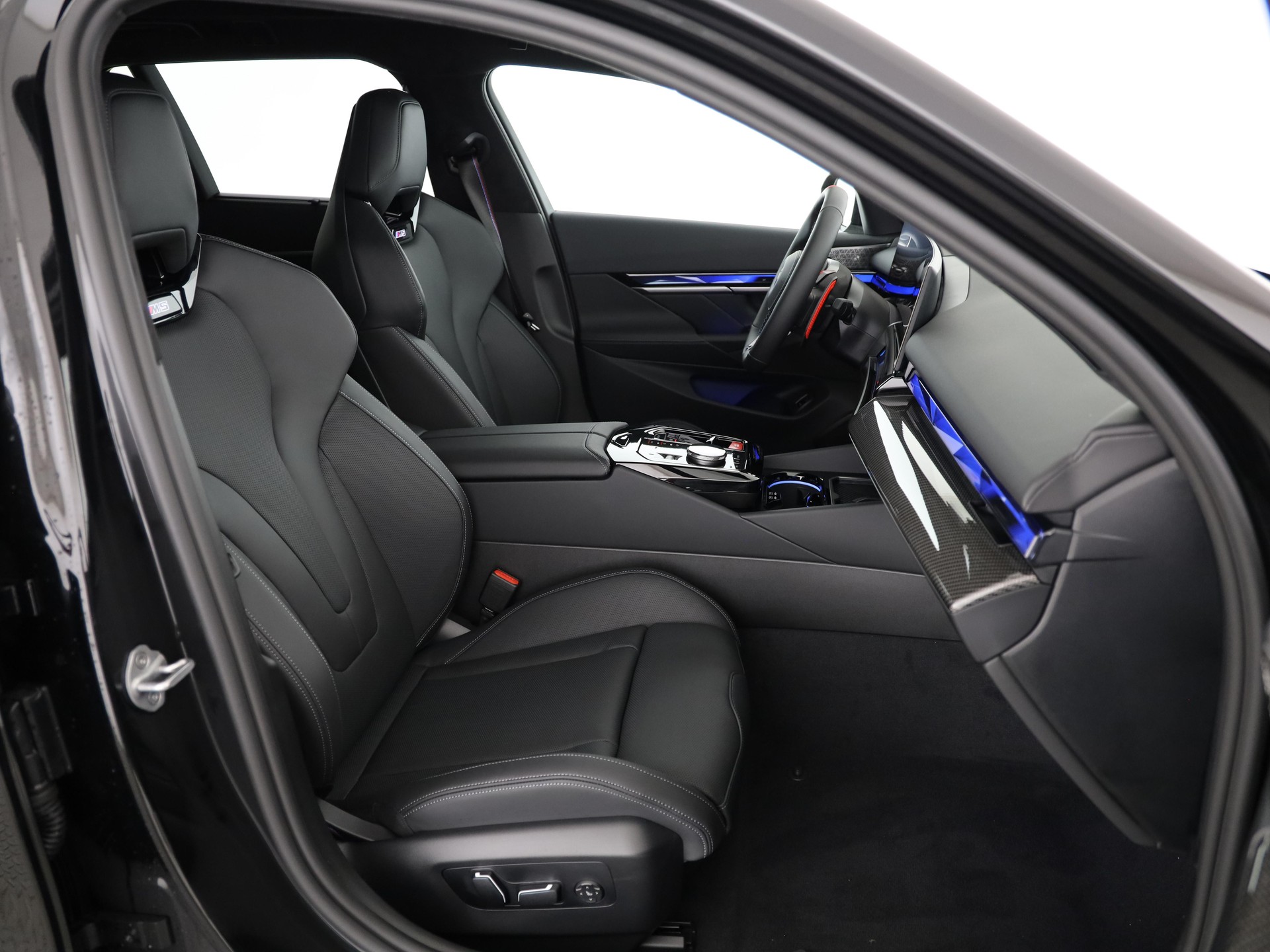 BMW M5 xDrive Touring-image-17