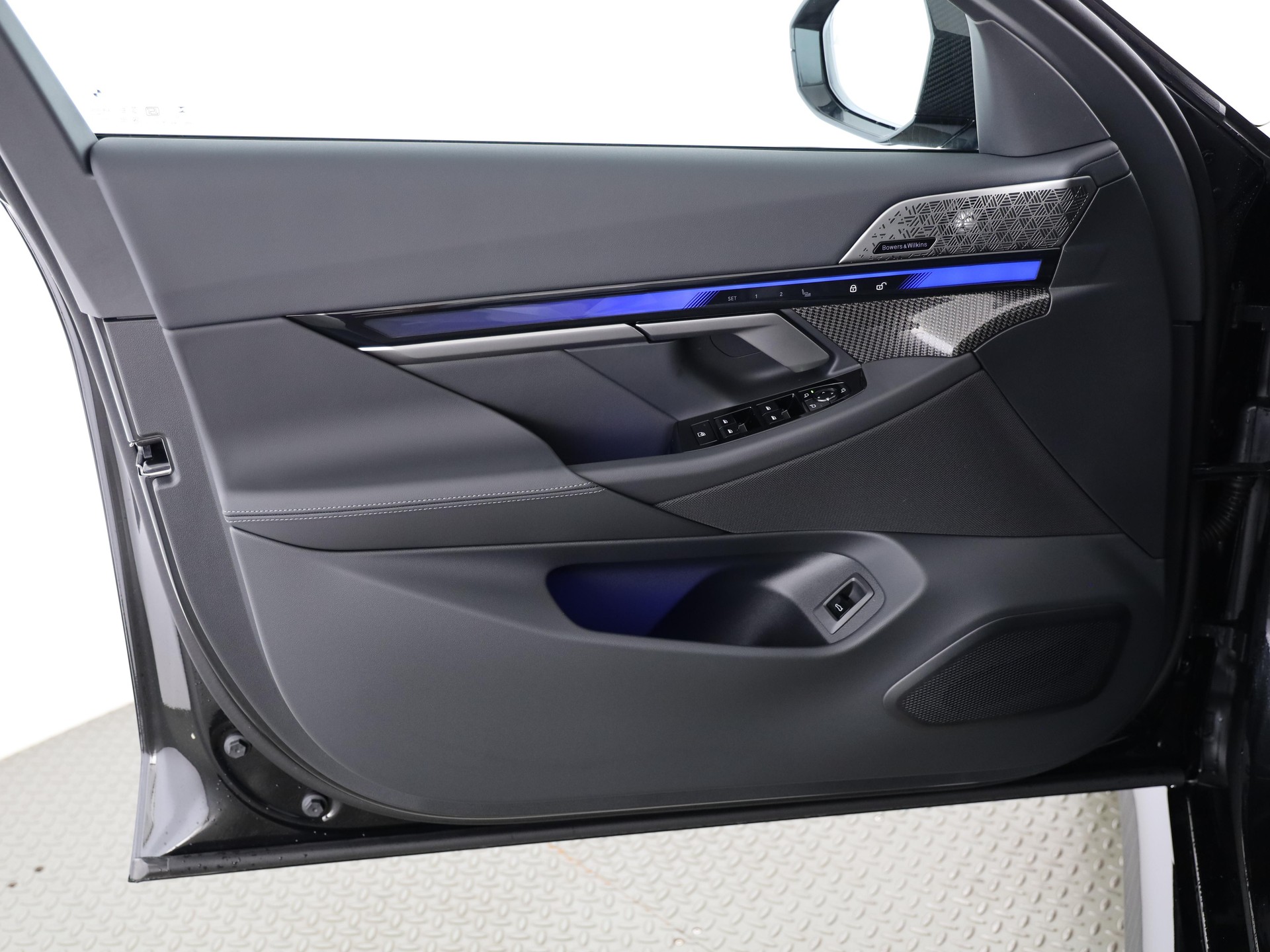 BMW M5 xDrive Touring-image-22