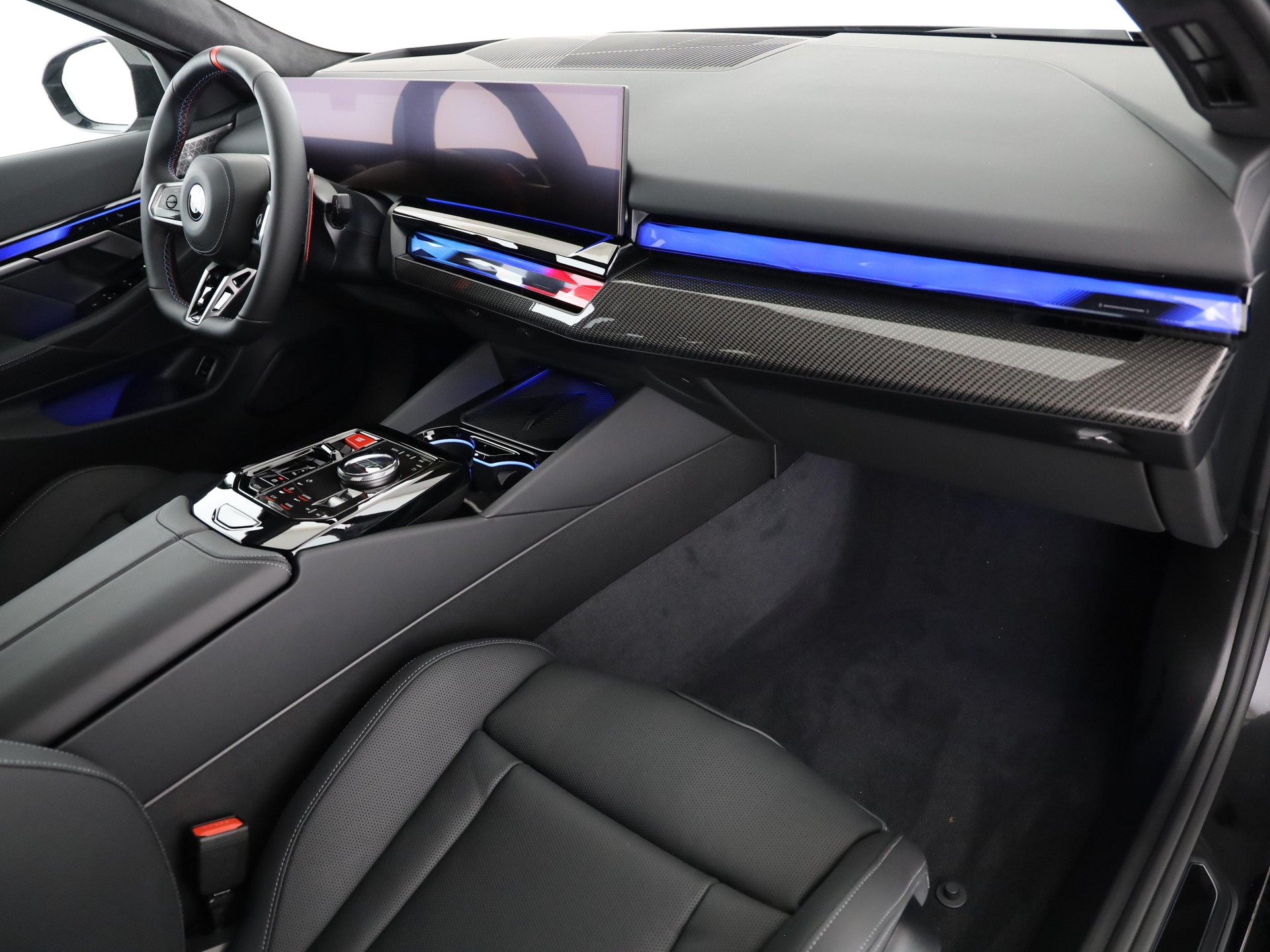 BMW M5 xDrive Touring-image-16