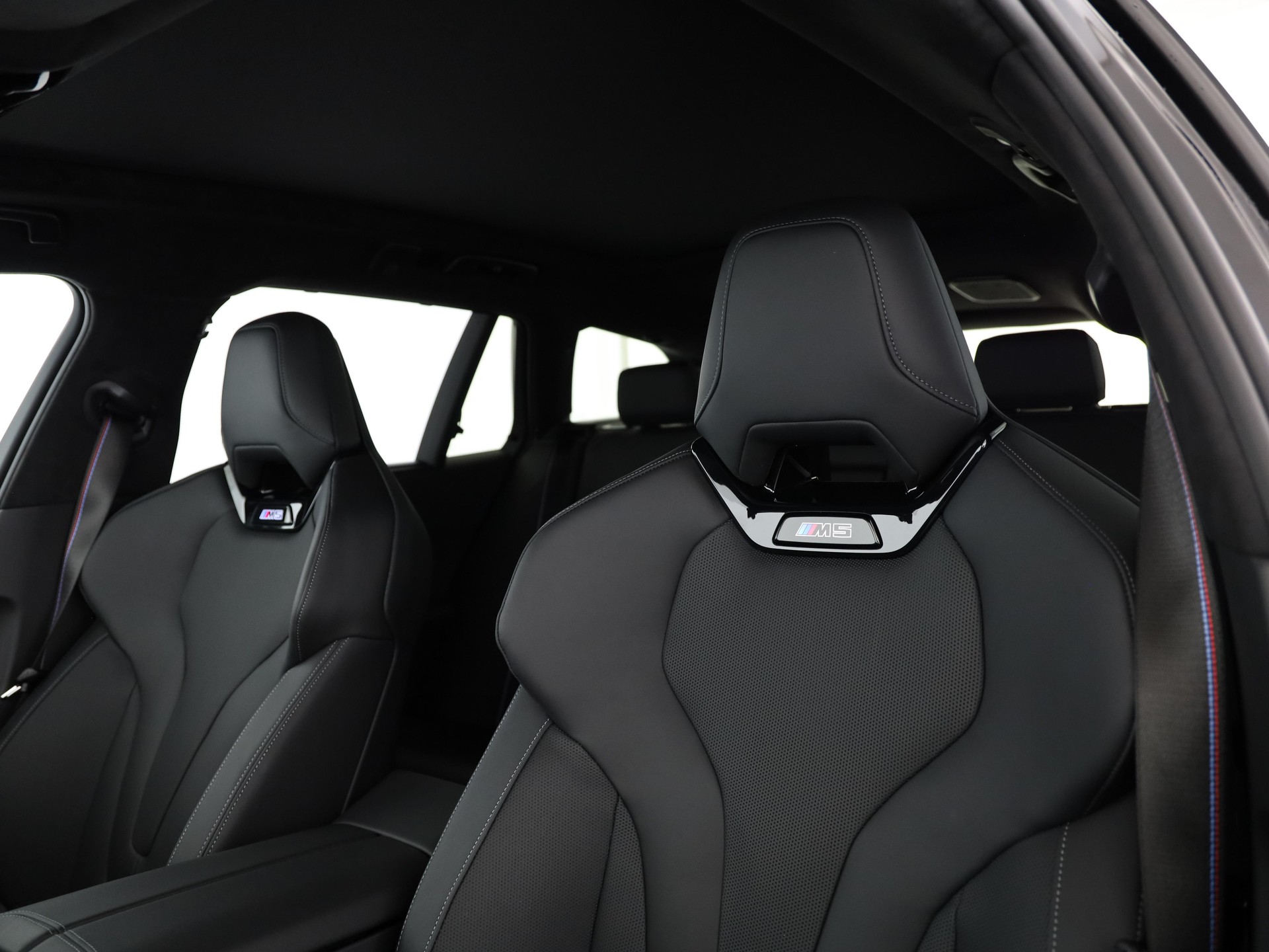 BMW M5 xDrive Touring-image-13