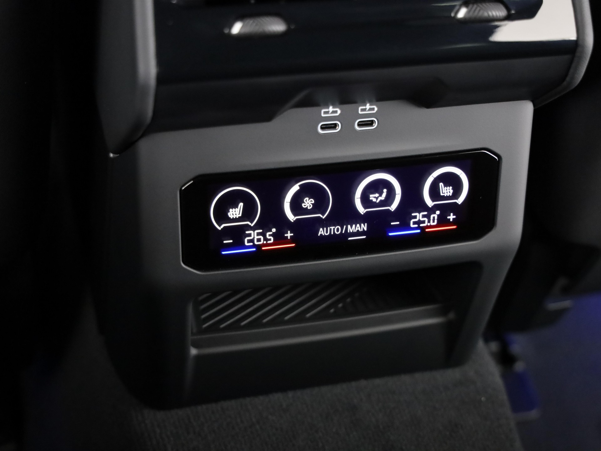 BMW M5 xDrive Touring-image-10