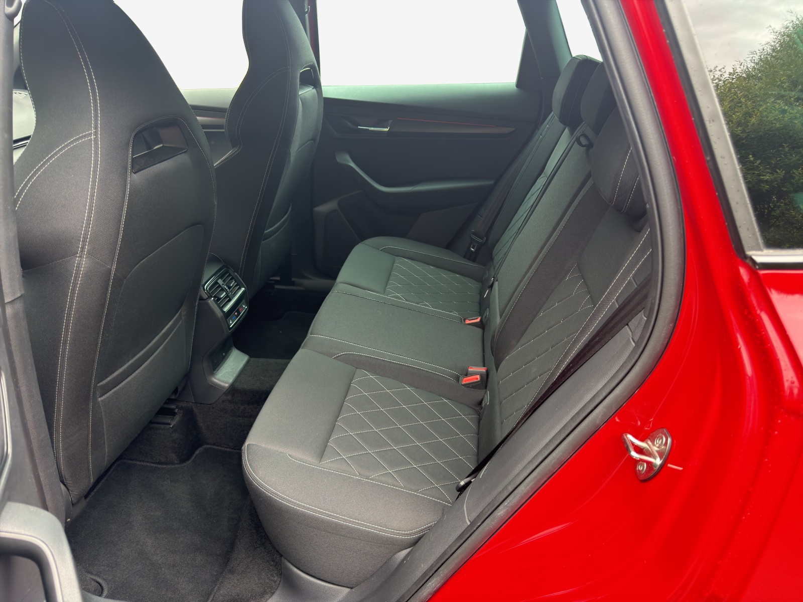 SKODA Karoq 2.0 TSI SportLine 4x4 DSG-image-11