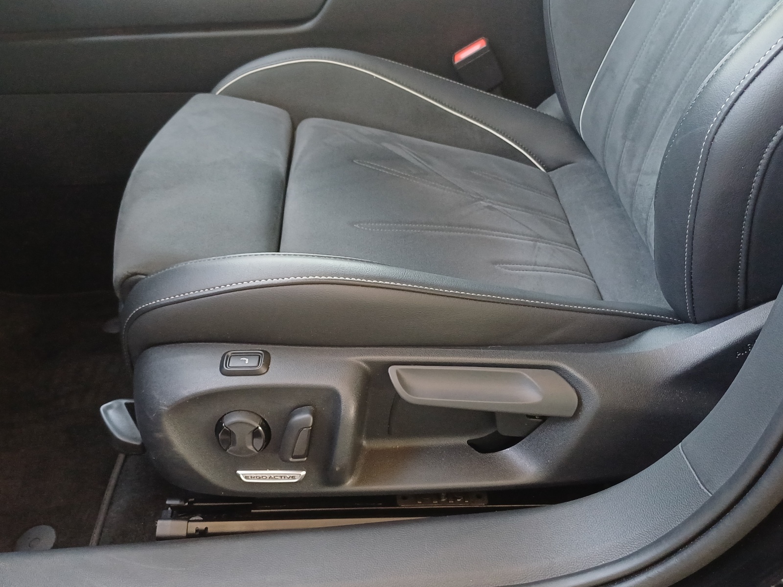 VW Passat Variant 2.0 TDI evo Elegance 4 Motion DSG-image-14