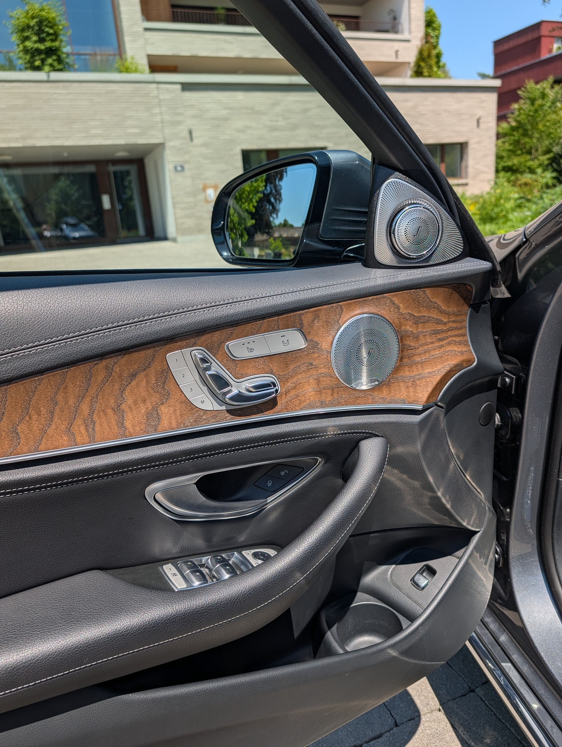 MERCEDES-BENZ E 220 d Exclusive-image-9
