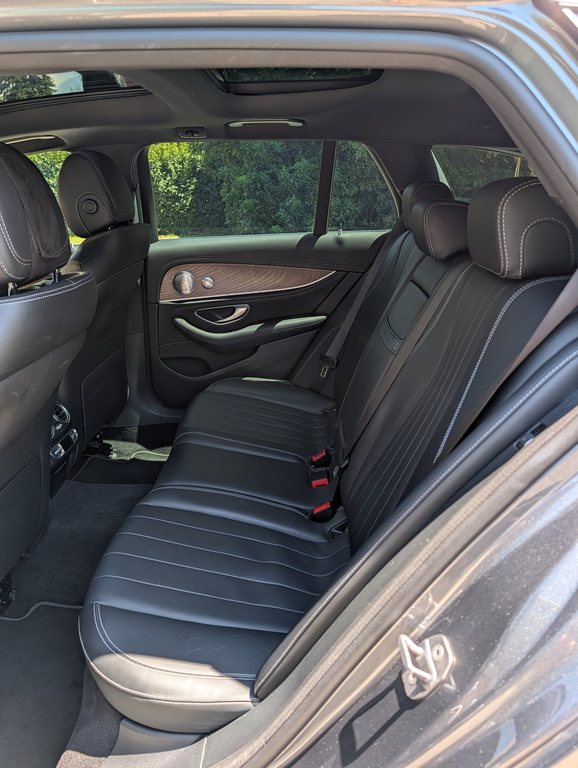 MERCEDES-BENZ E 220 d Exclusive-image-6