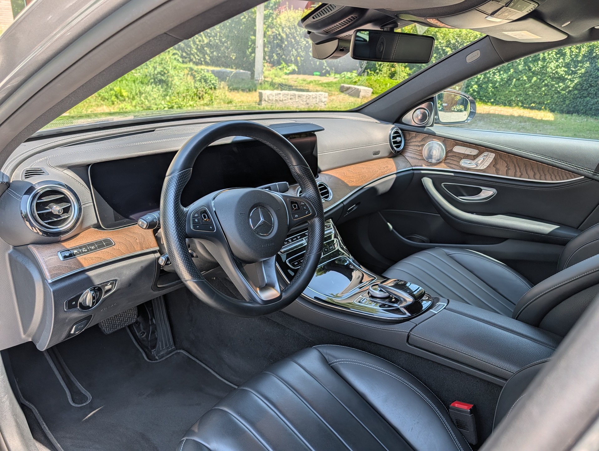 MERCEDES-BENZ E 220 d Exclusive-image-4