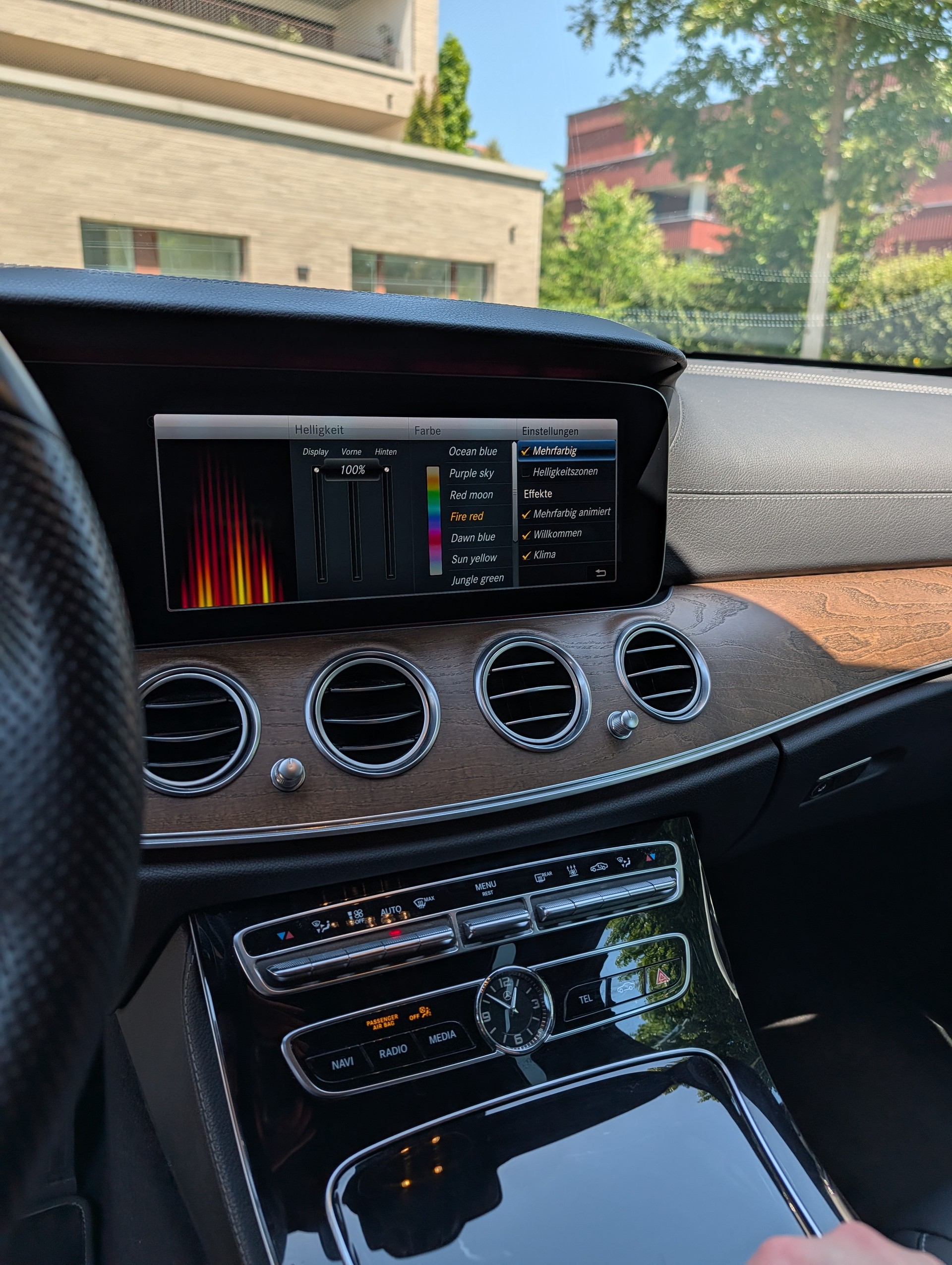 MERCEDES-BENZ E 220 d Exclusive-image-13