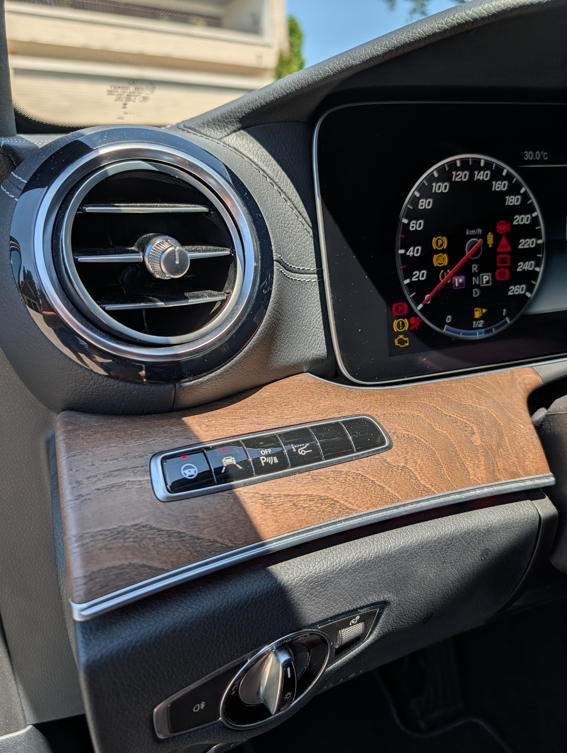 MERCEDES-BENZ E 220 d Exclusive-image-10
