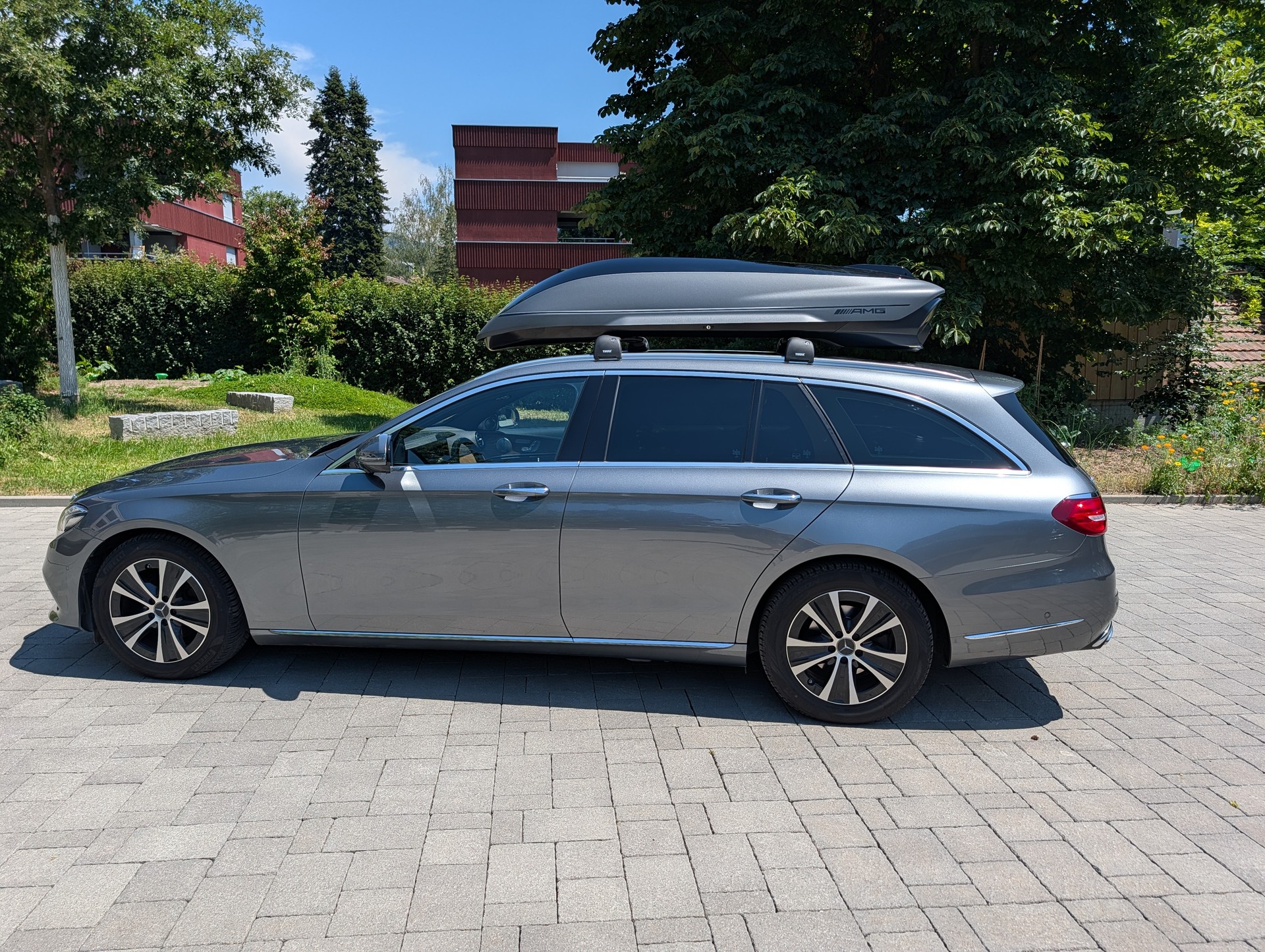 MERCEDES-BENZ E 220 d Exclusive-image-2
