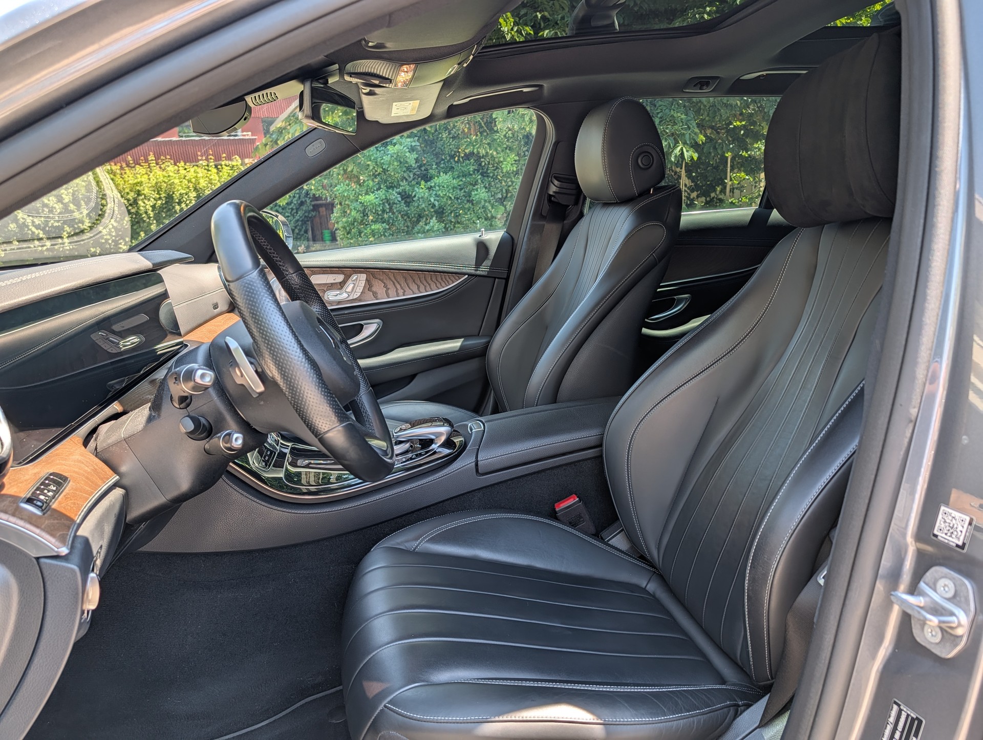 MERCEDES-BENZ E 220 d Exclusive-image-5