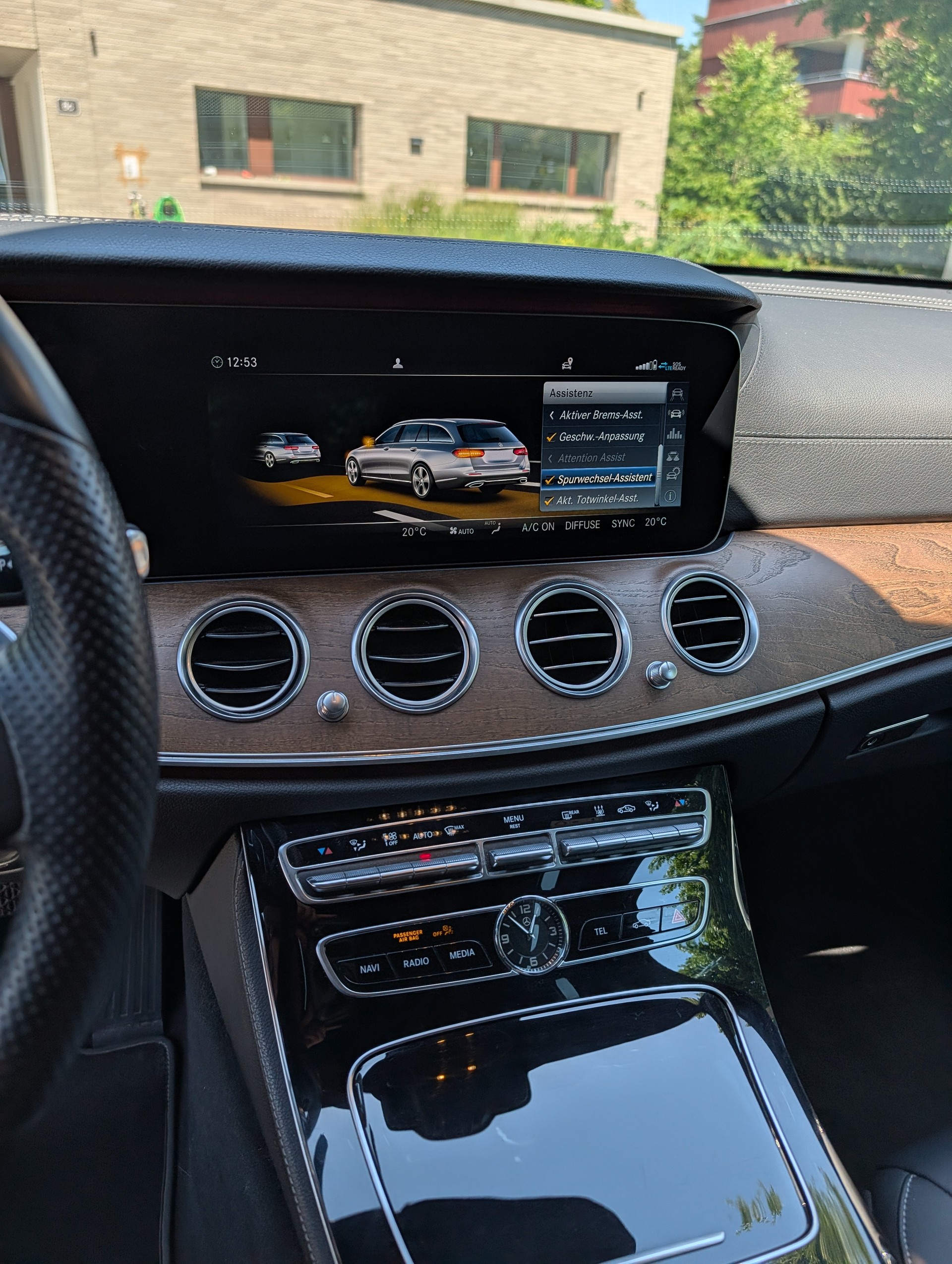 MERCEDES-BENZ E 220 d Exclusive-image-14