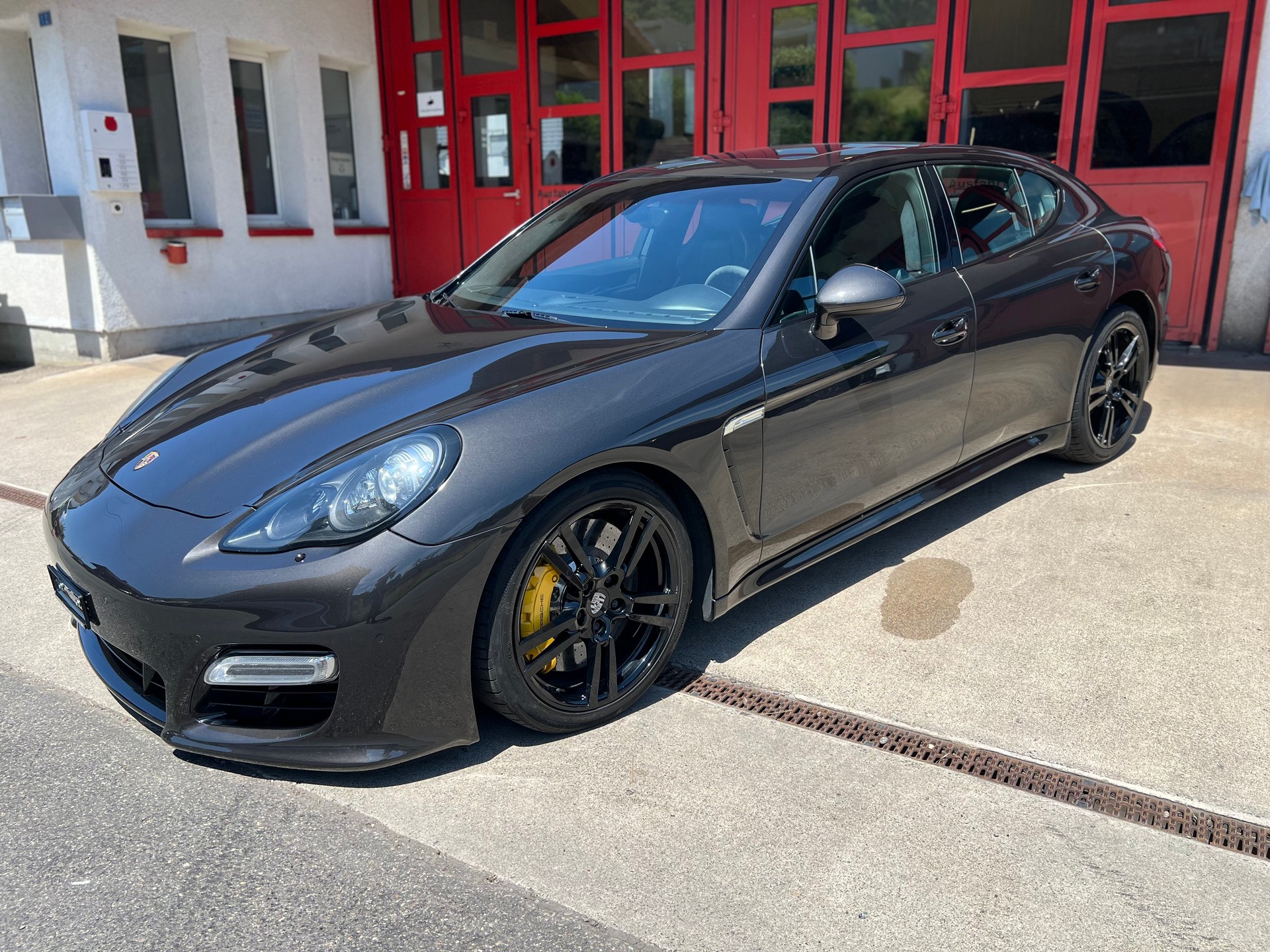PORSCHE Panamera GTS 4.8 PDK-image-1