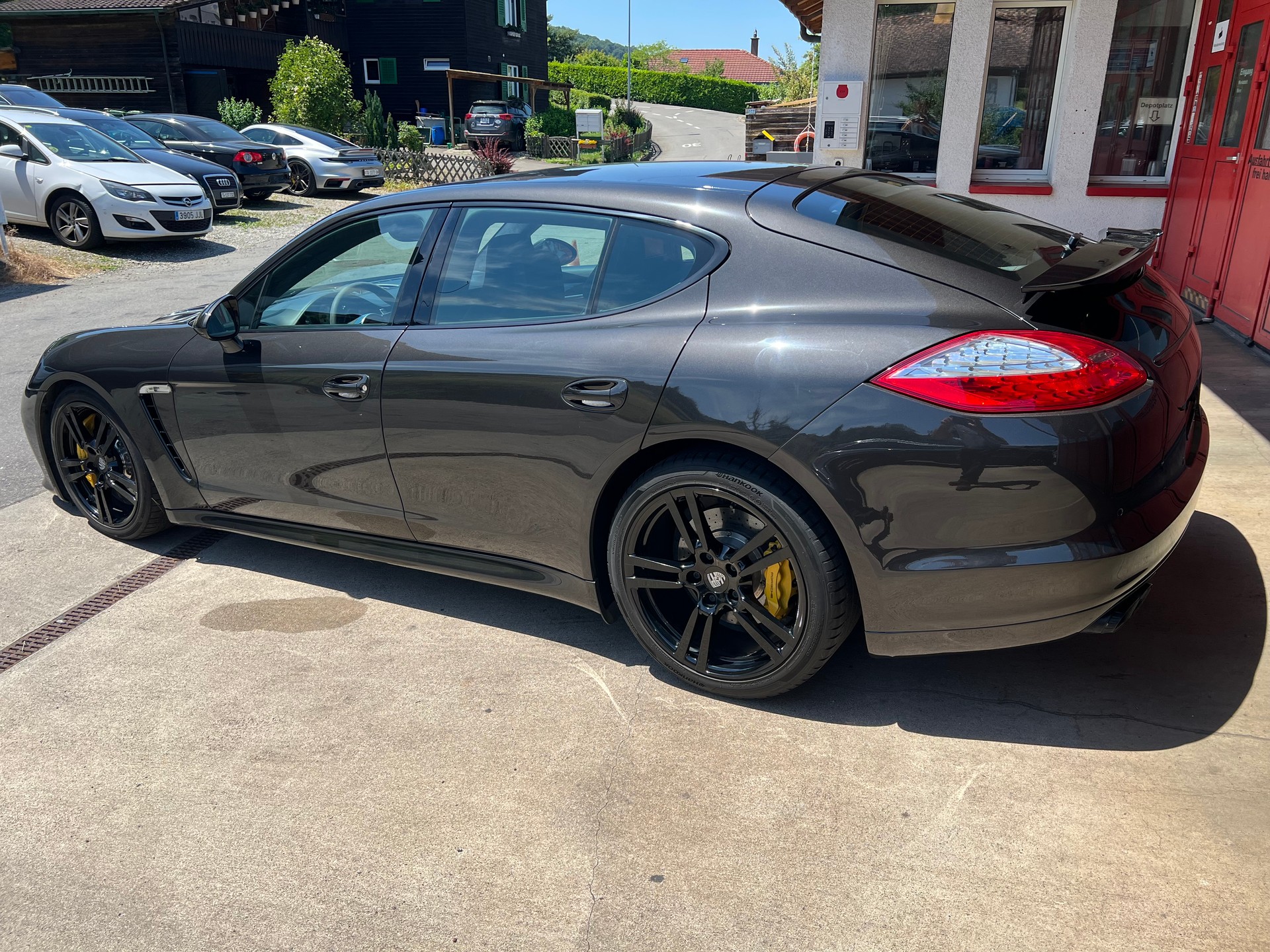 PORSCHE Panamera GTS 4.8 PDK-image-3