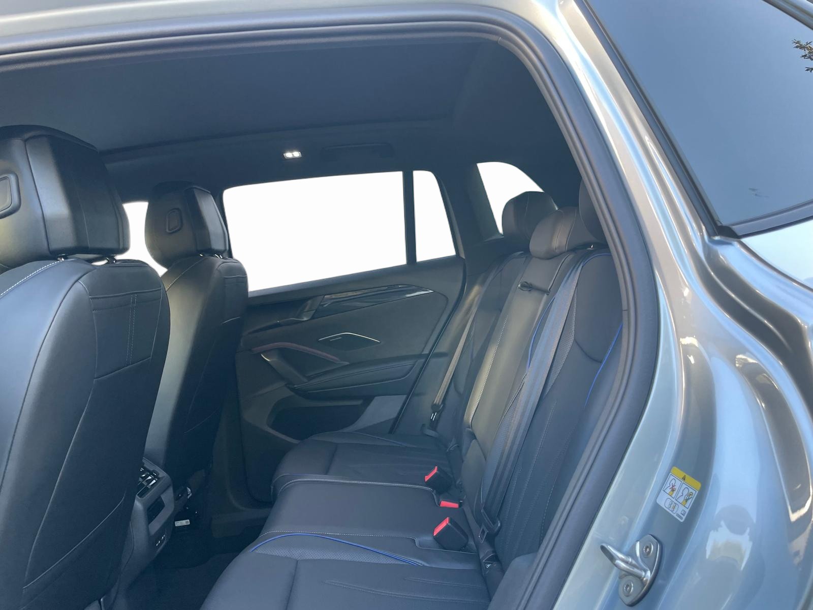 VW Tiguan R-Line UNITED 2.0TSI 204PS 4Motion DSG-image-7