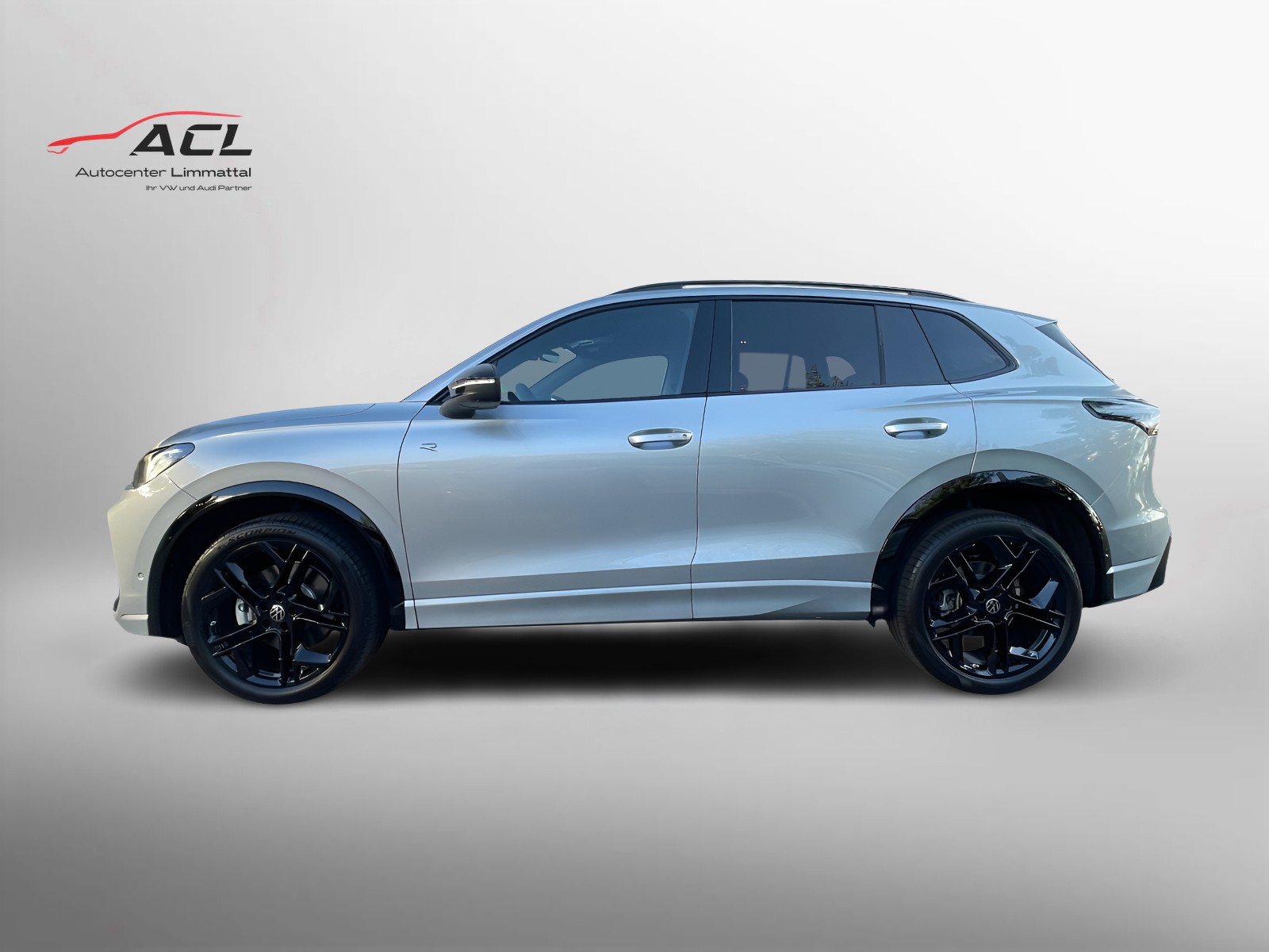 VW Tiguan R-Line UNITED 2.0TSI 204PS 4Motion DSG-image-2