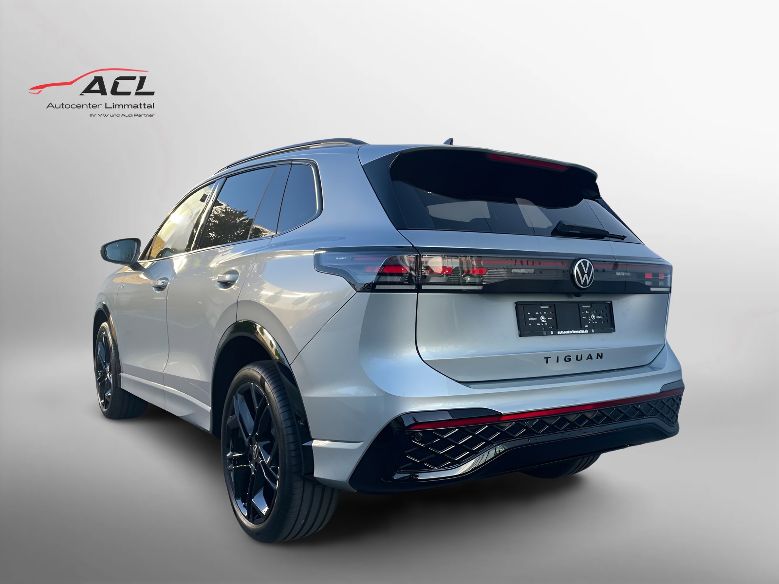 VW Tiguan R-Line UNITED 2.0TSI 204PS 4Motion DSG-image-8