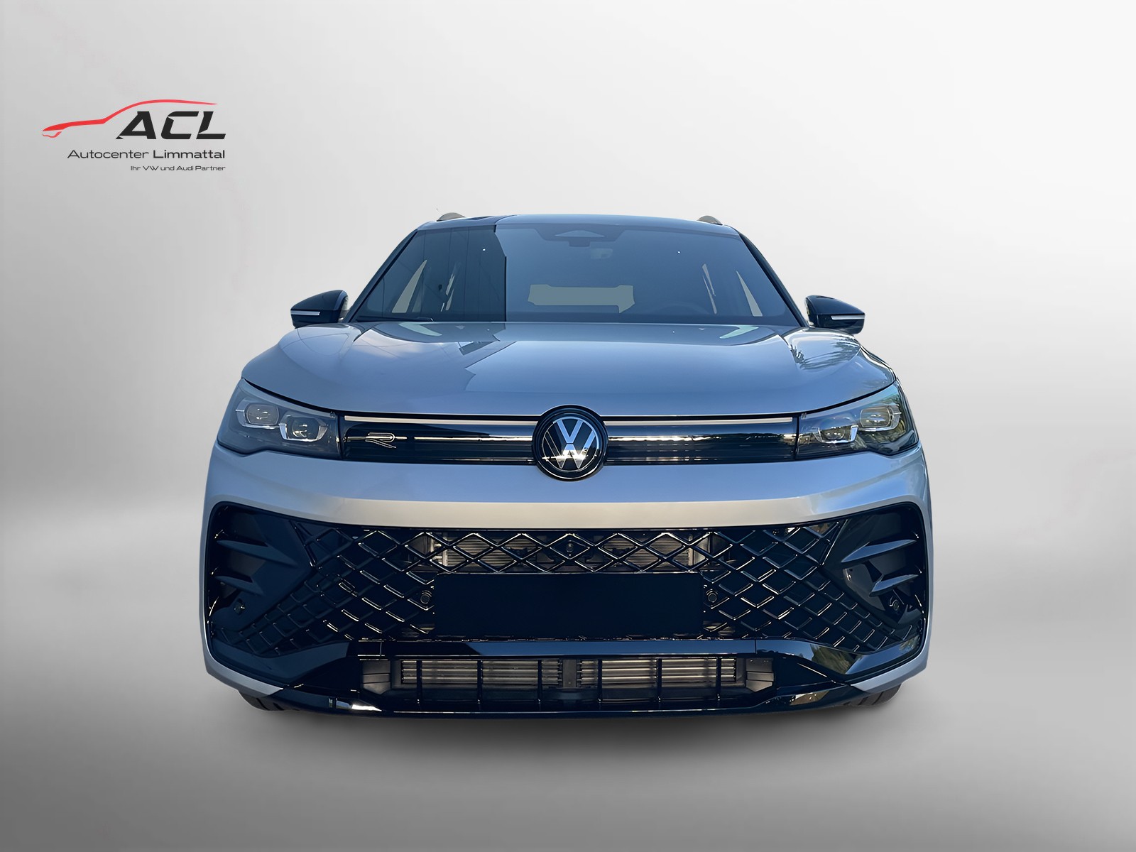 VW Tiguan R-Line UNITED 2.0TSI 204PS 4Motion DSG-image-1