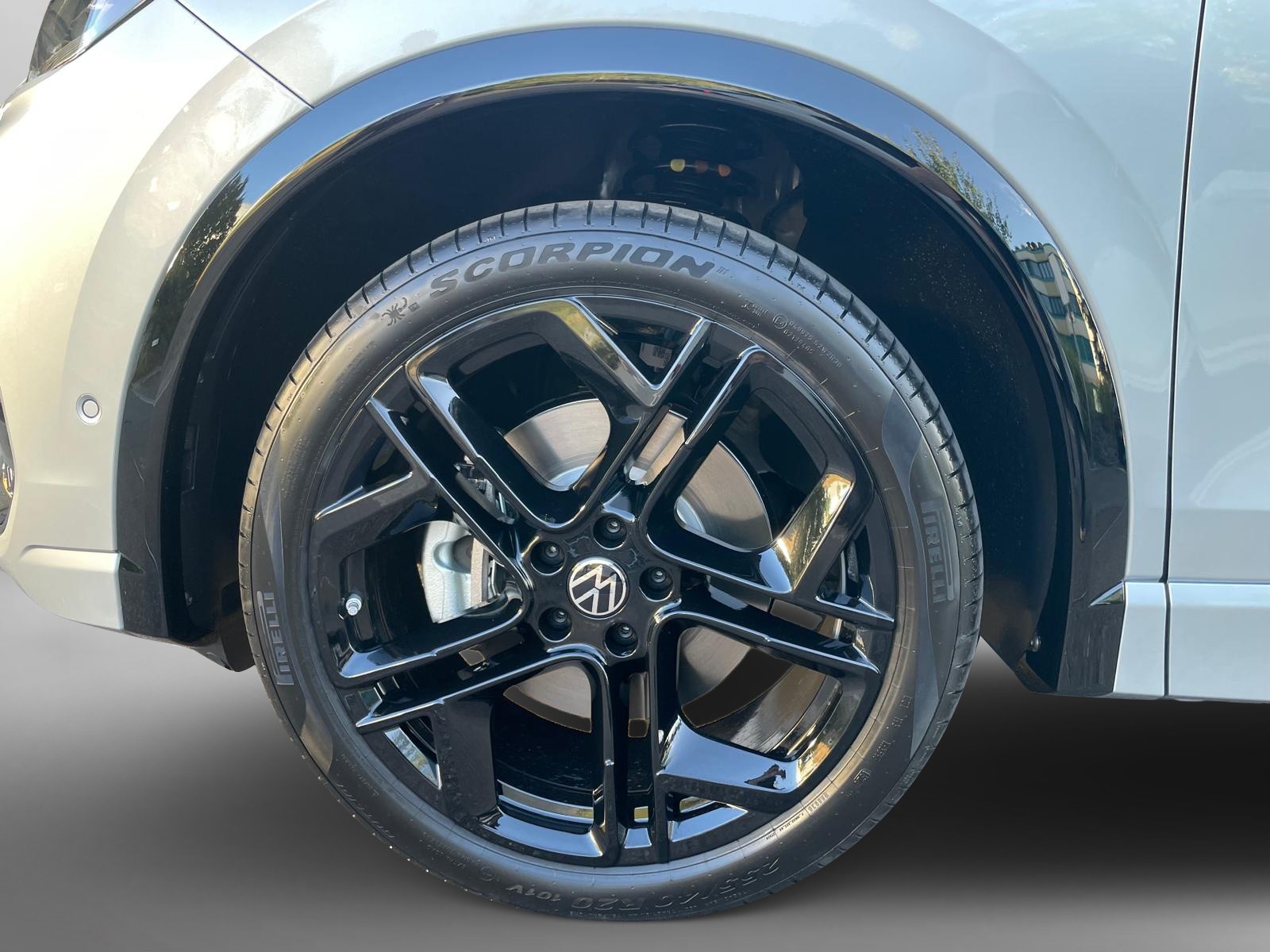 VW Tiguan R-Line UNITED 2.0TSI 204PS 4Motion DSG-image-3