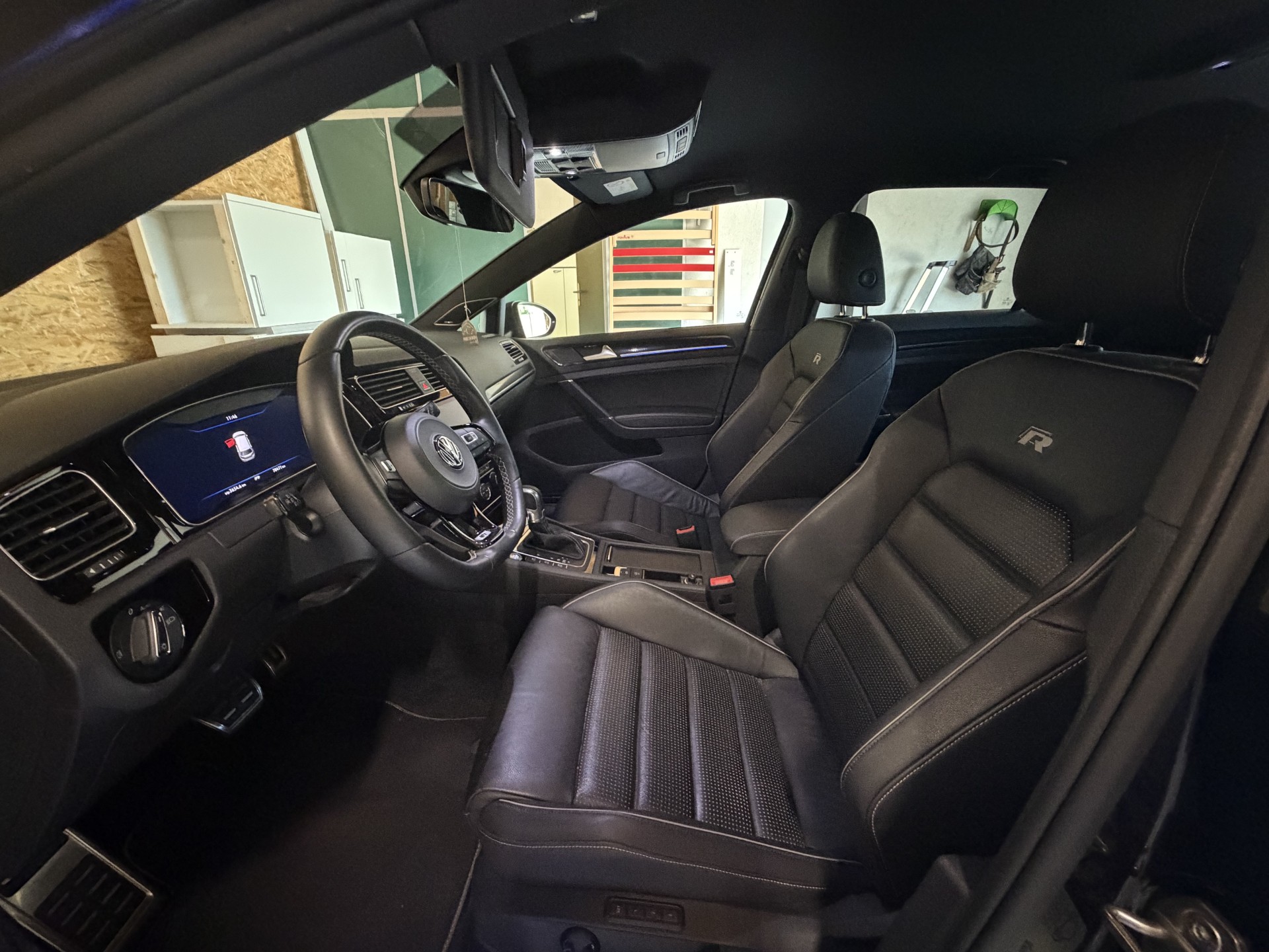 VW Golf 2.0 TSI R 310 DSG 4motion-image-4