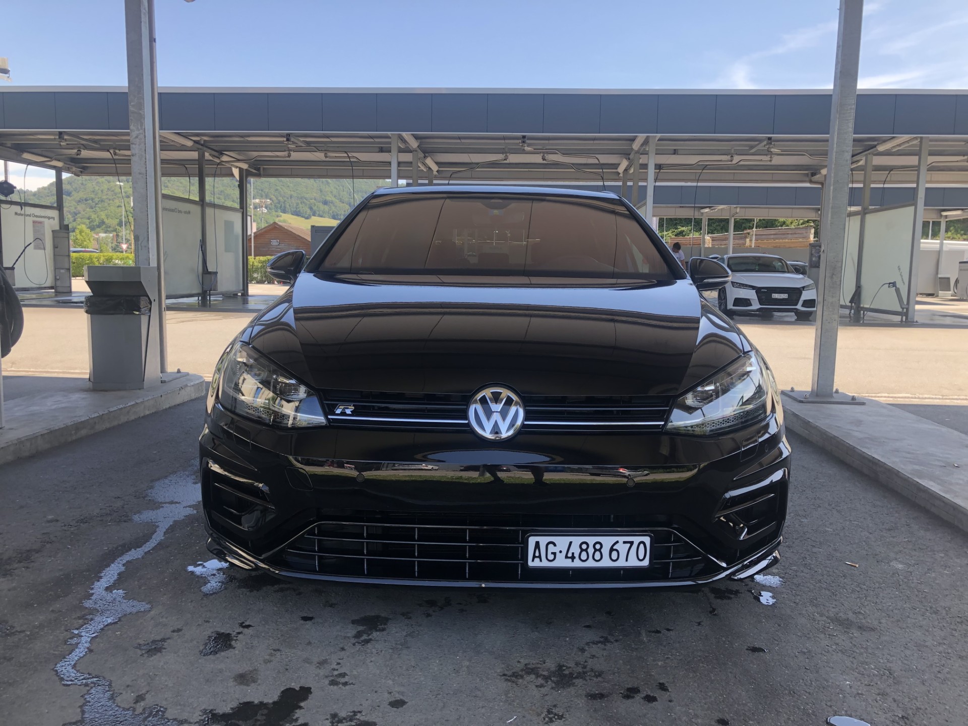 VW Golf 2.0 TSI R 310 DSG 4motion-image-2