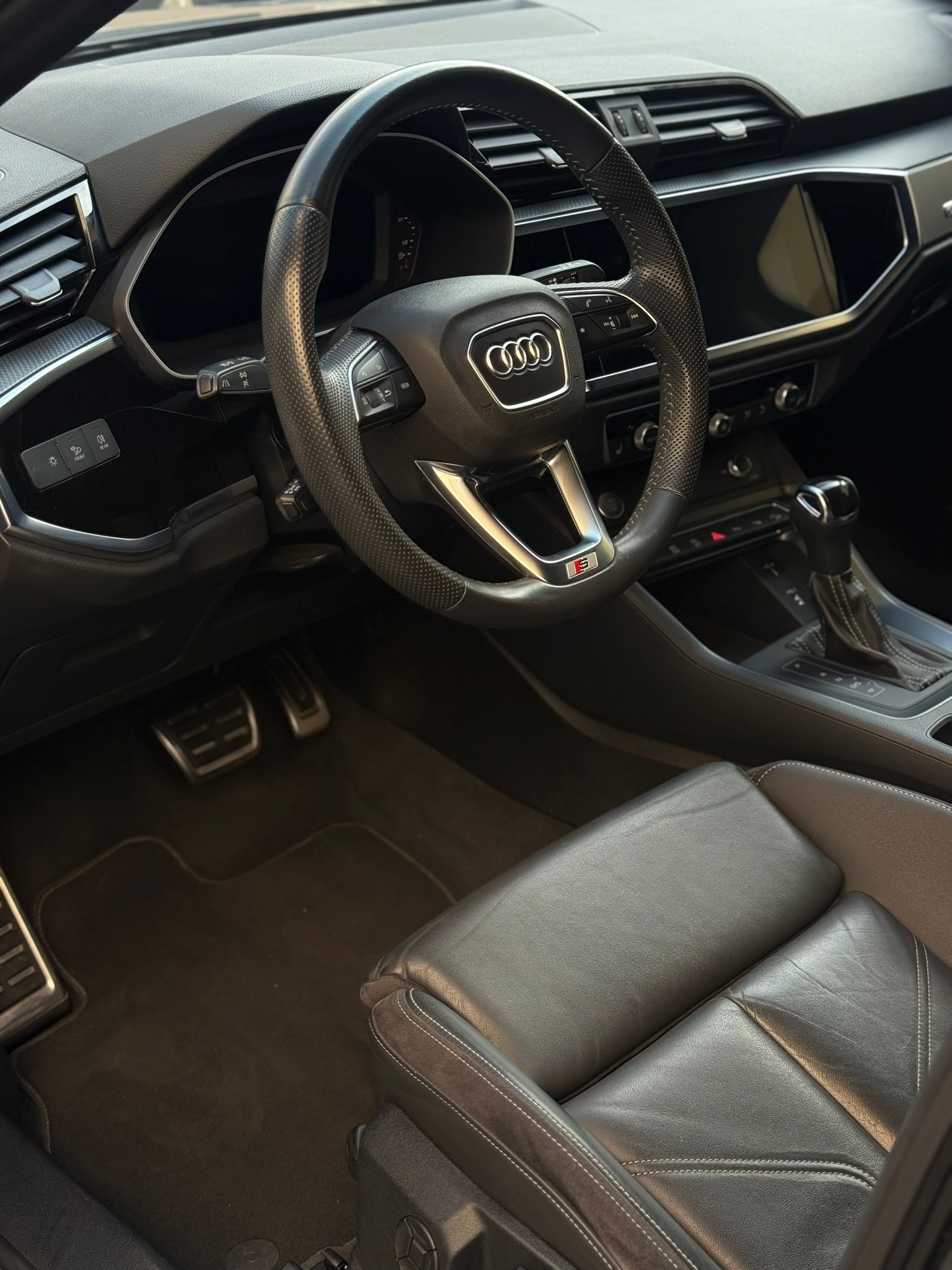 AUDI Q3 35 TFSI S line S-tronic-image-10