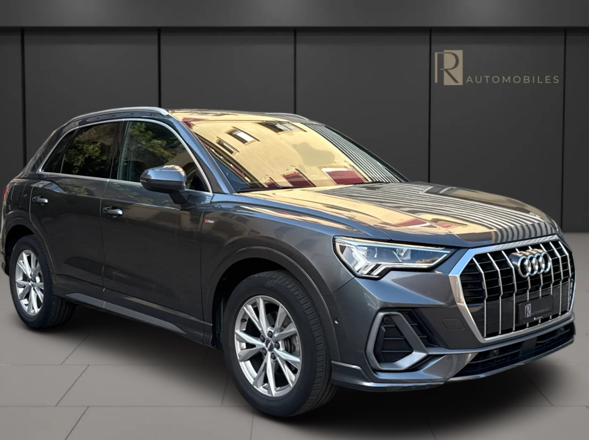 AUDI Q3 35 TFSI S line S-tronic-image-0