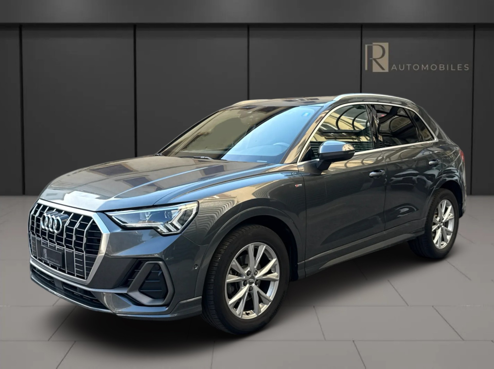 AUDI Q3 35 TFSI S line S-tronic-image-5