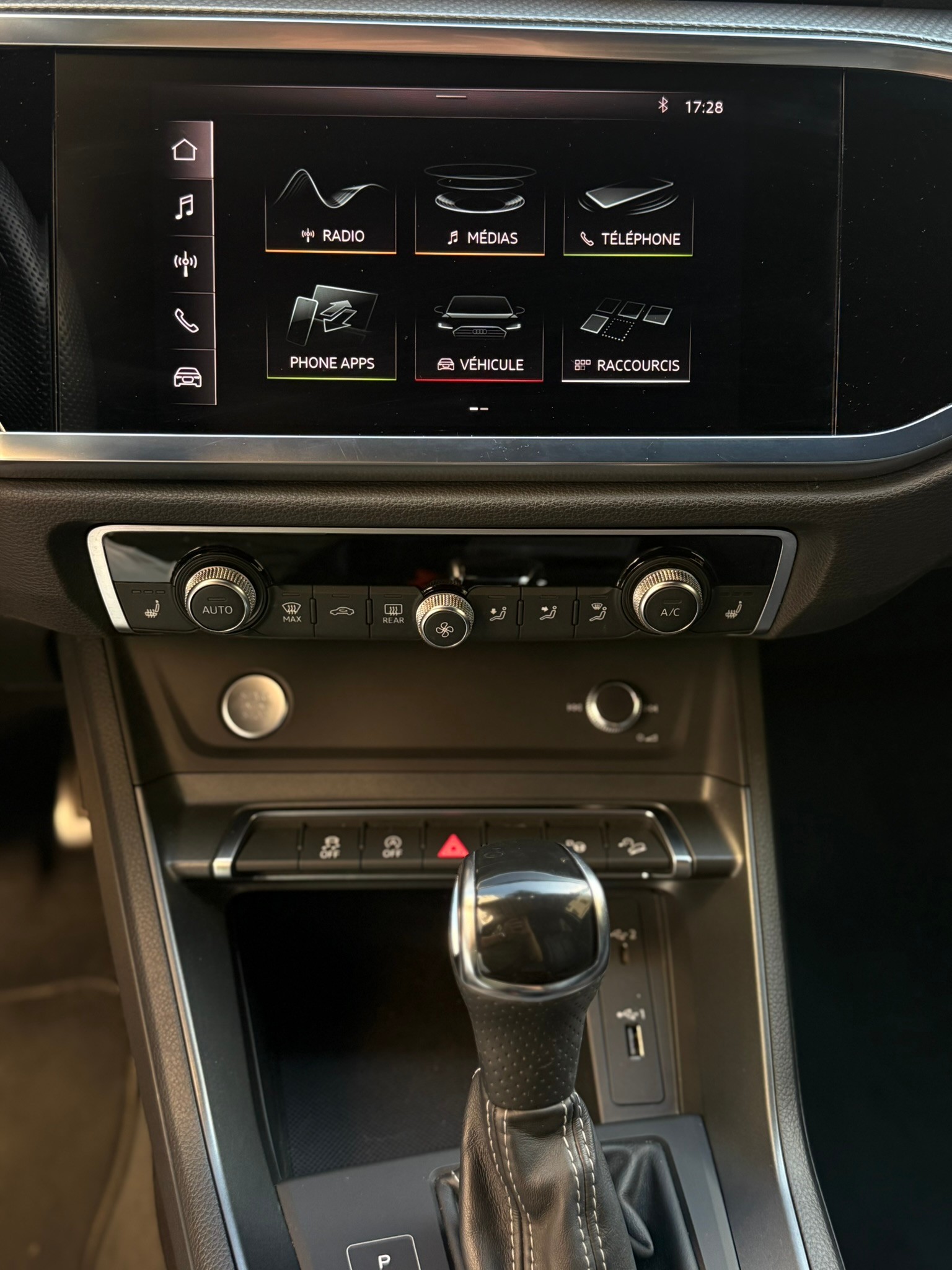 AUDI Q3 35 TFSI S line S-tronic-image-11