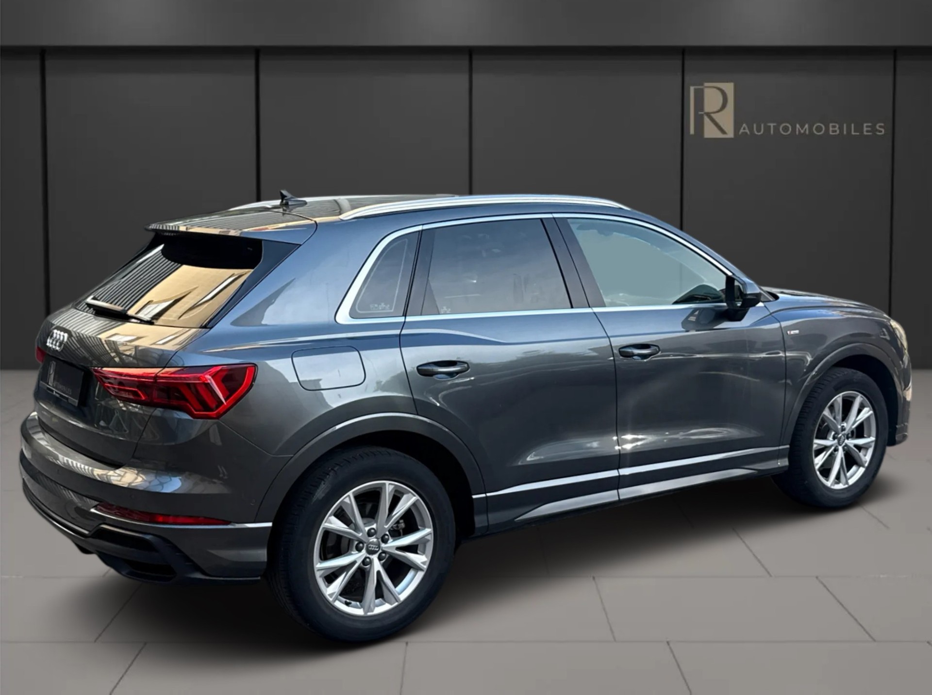 AUDI Q3 35 TFSI S line S-tronic-image-3