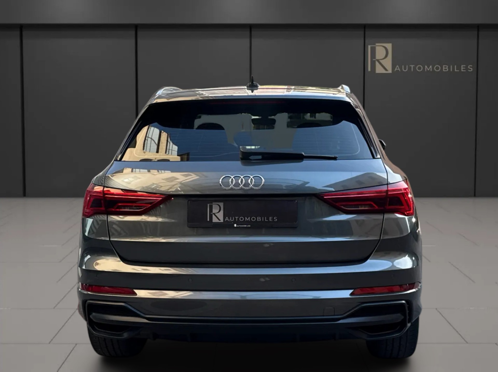 AUDI Q3 35 TFSI S line S-tronic-image-4
