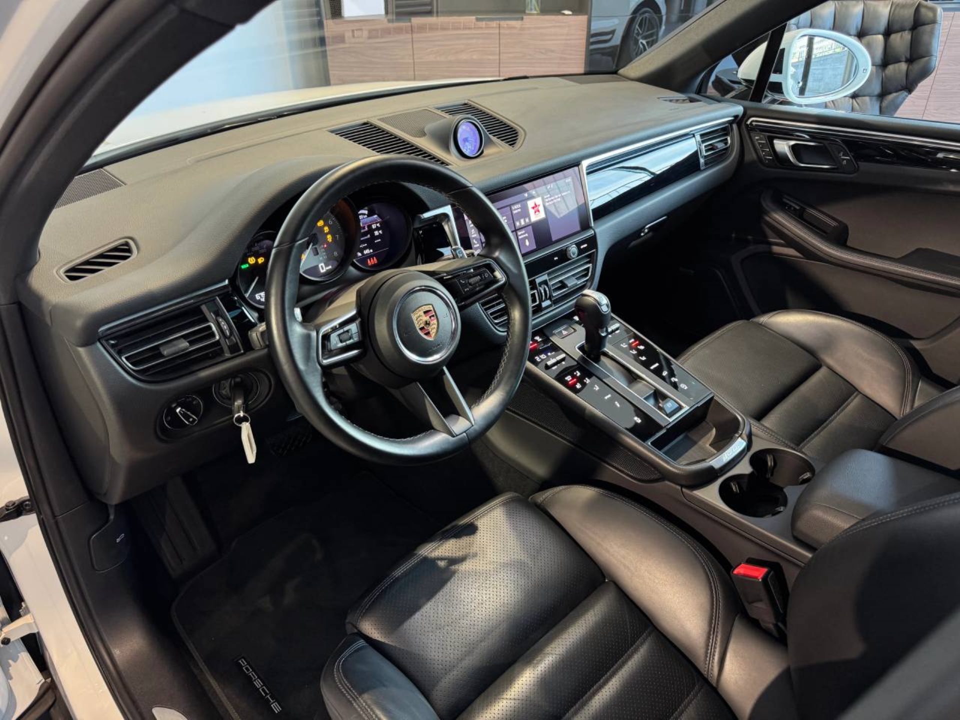 PORSCHE Macan S-showroom-element-3